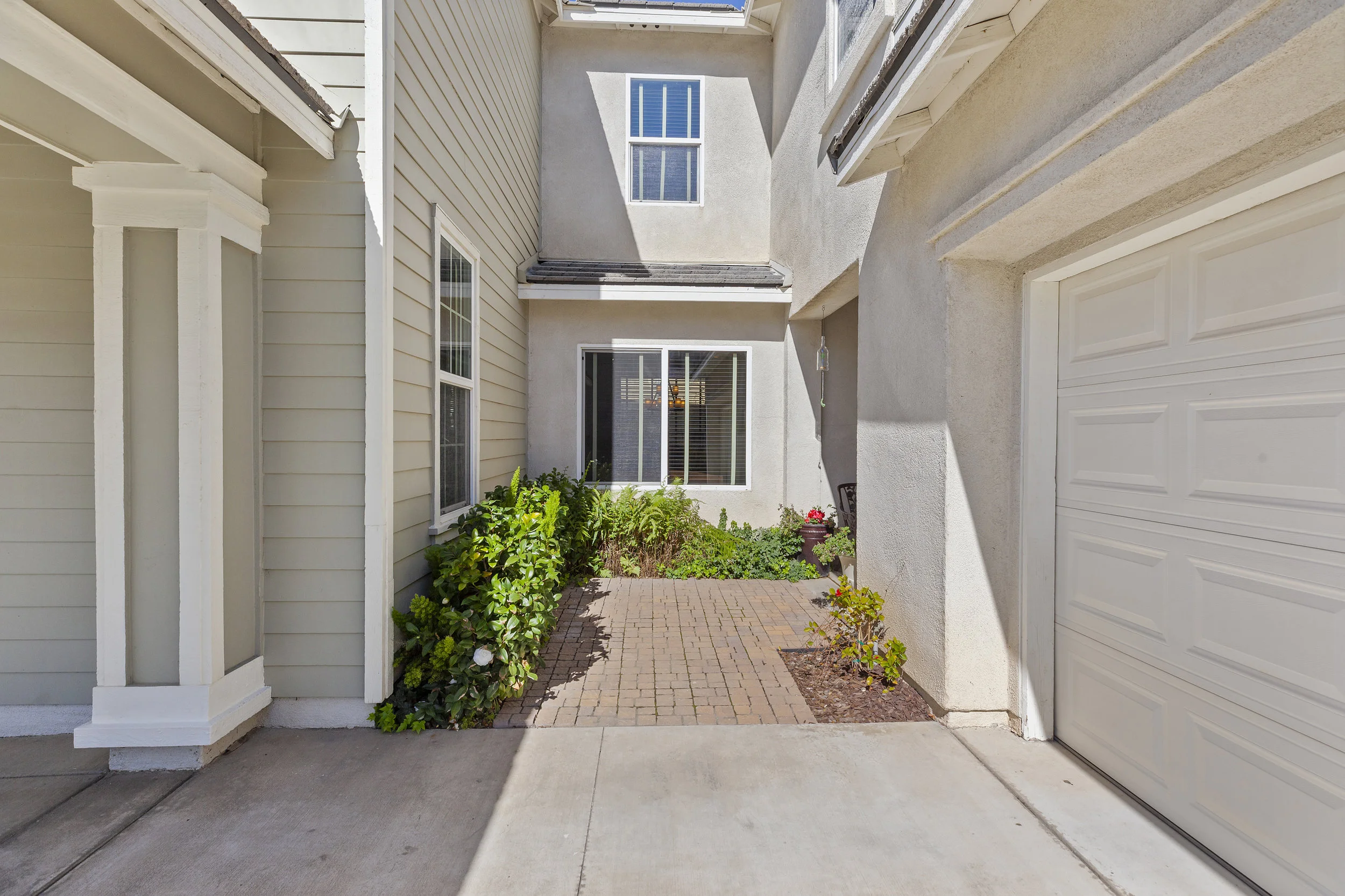 009_Side Patio.jpg