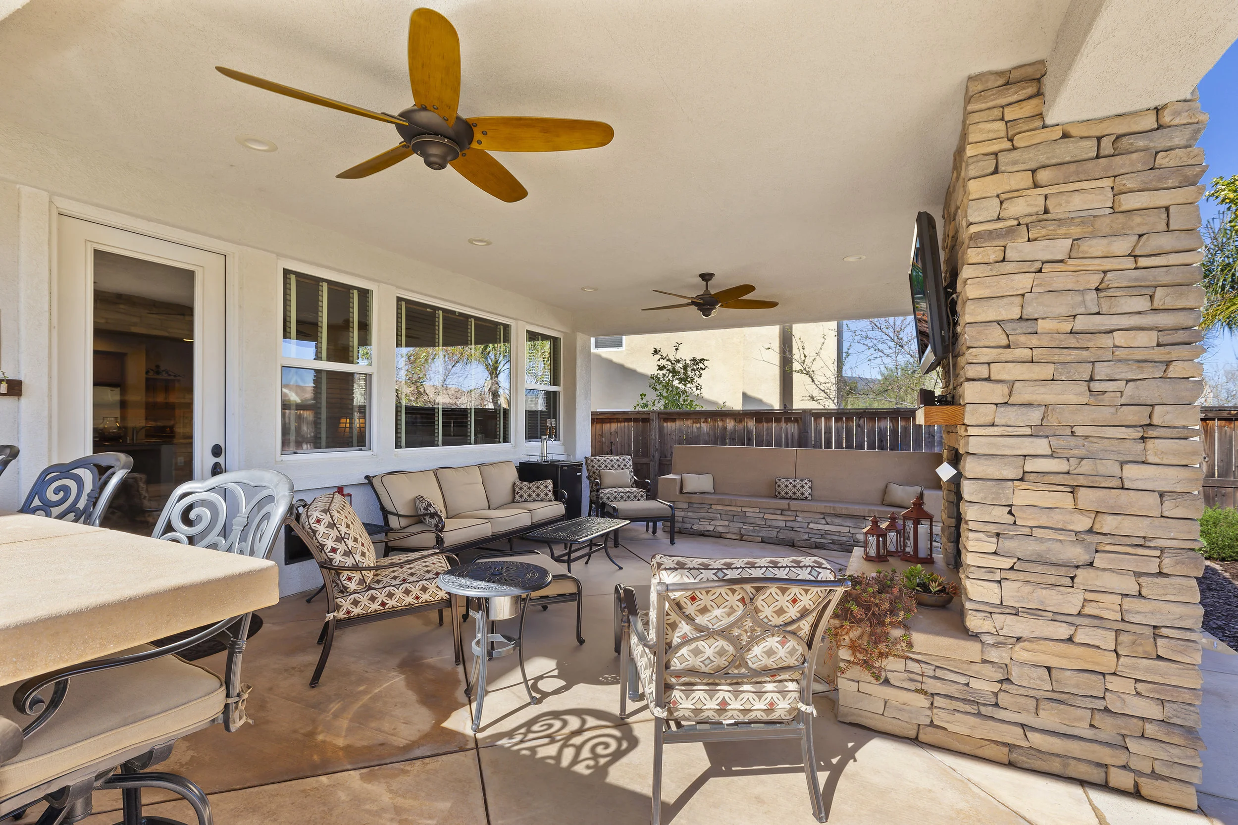 041_Covered Outdoor Room.jpg