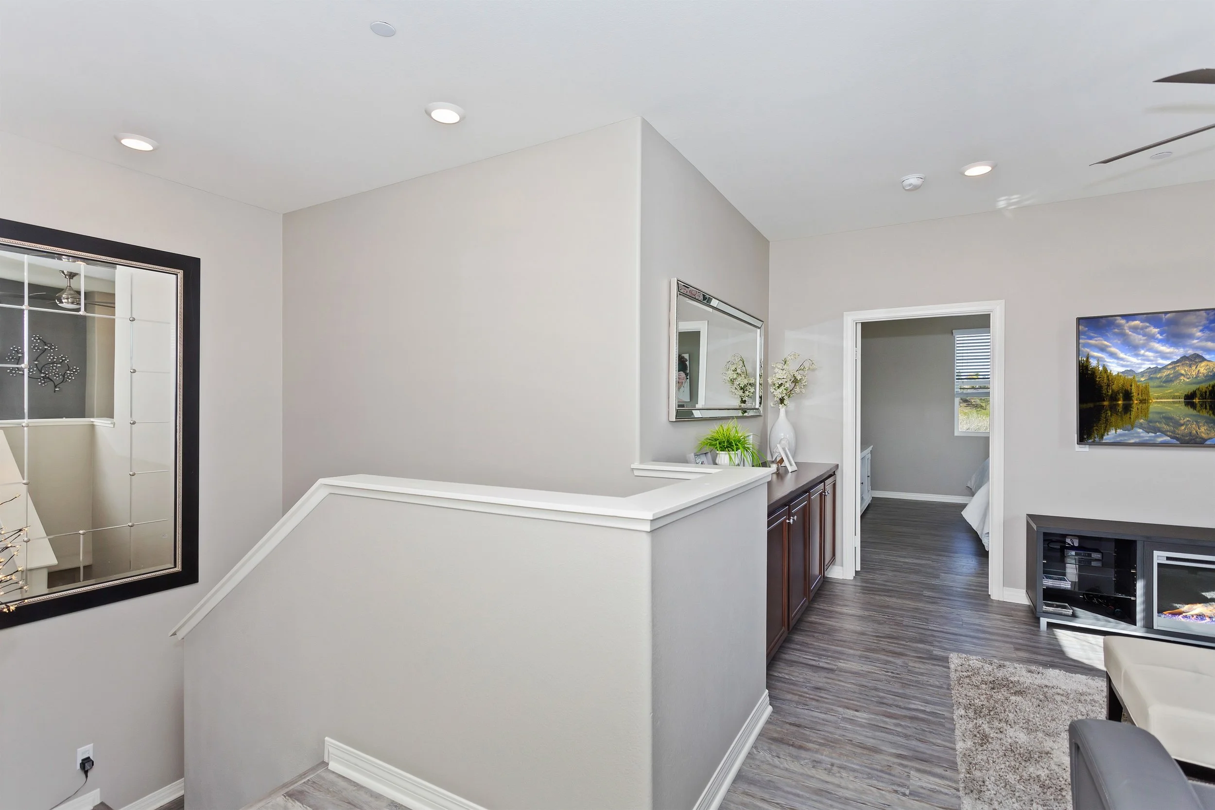 018_2nd Floor Landing.jpg