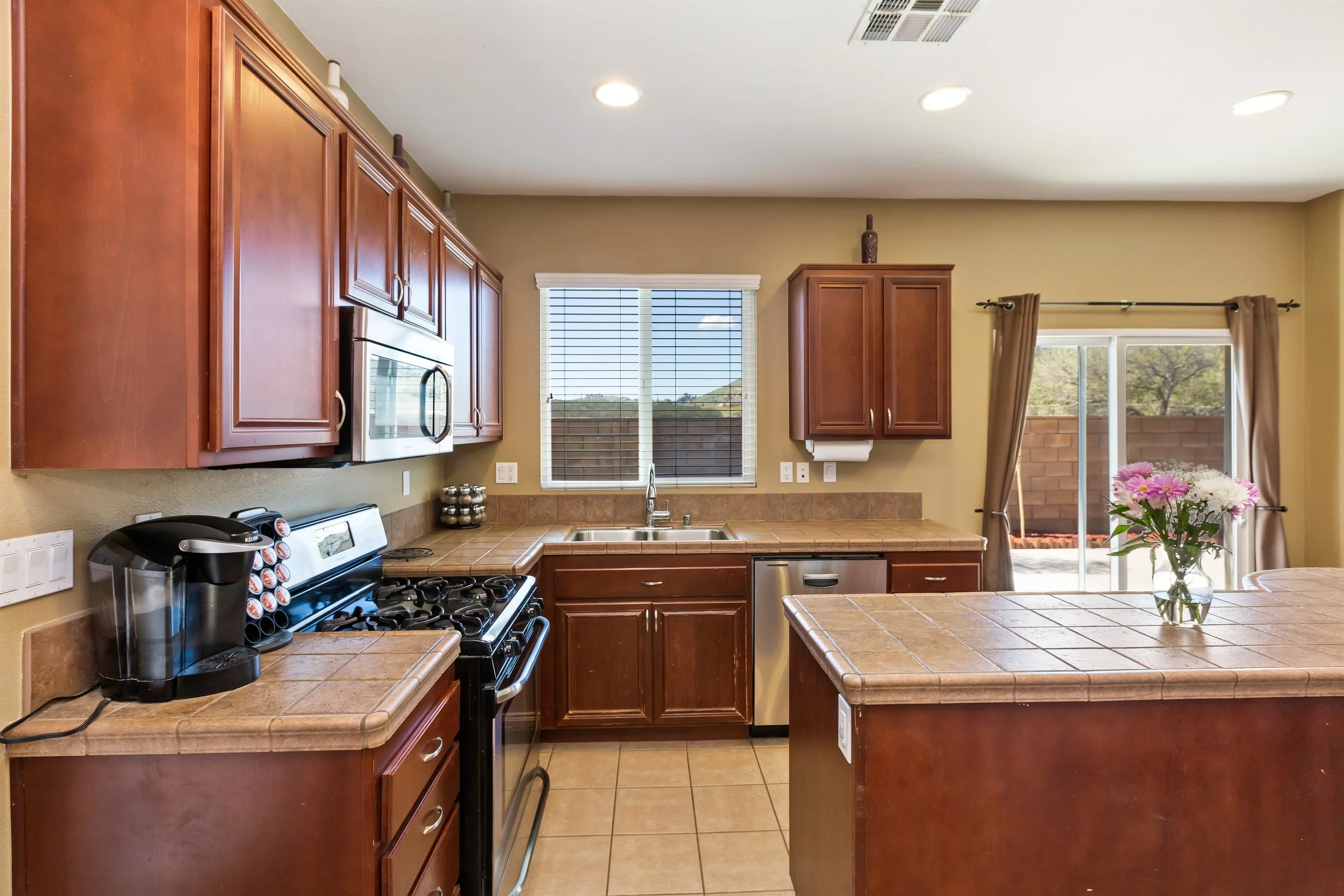 012_Kitchen.jpg