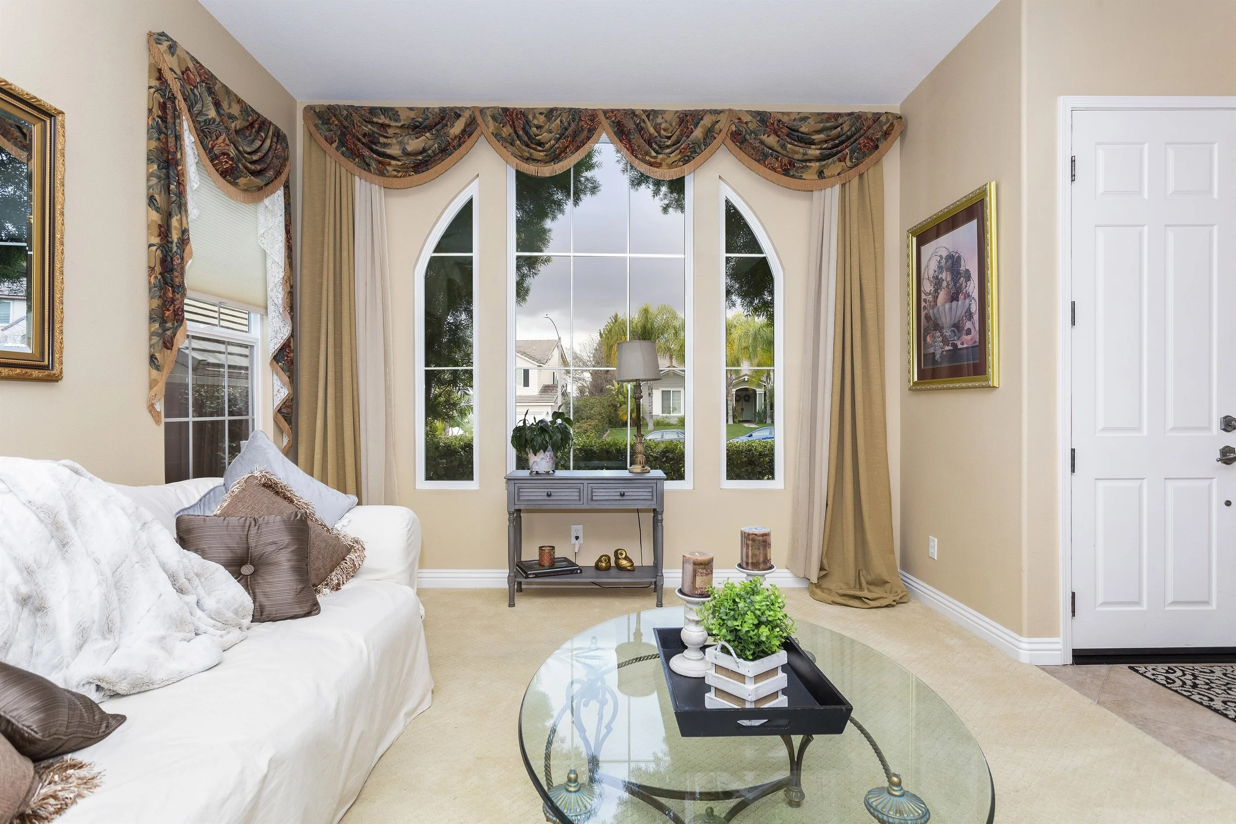 012_Living Room.jpg