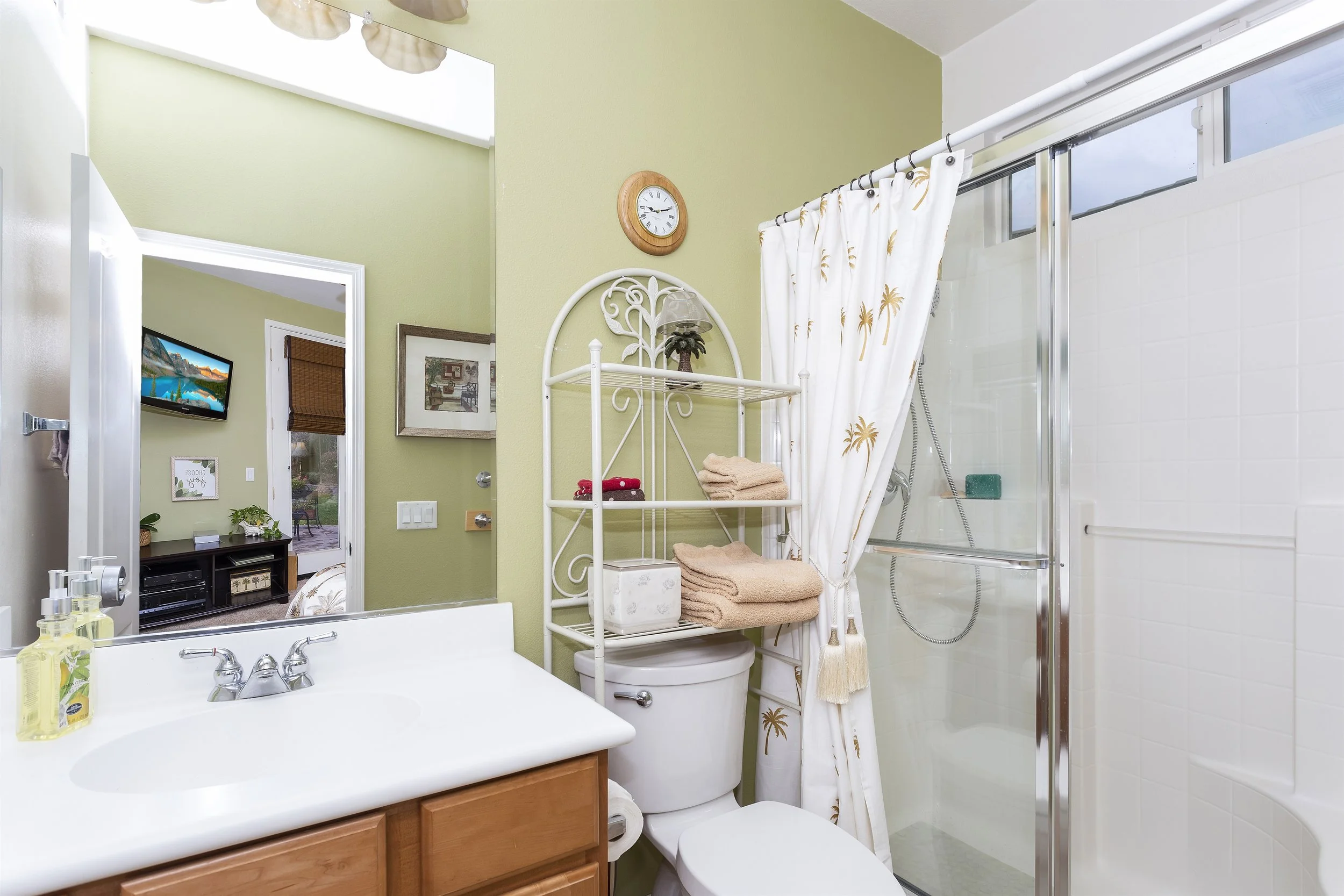 018_Bathroom.jpg