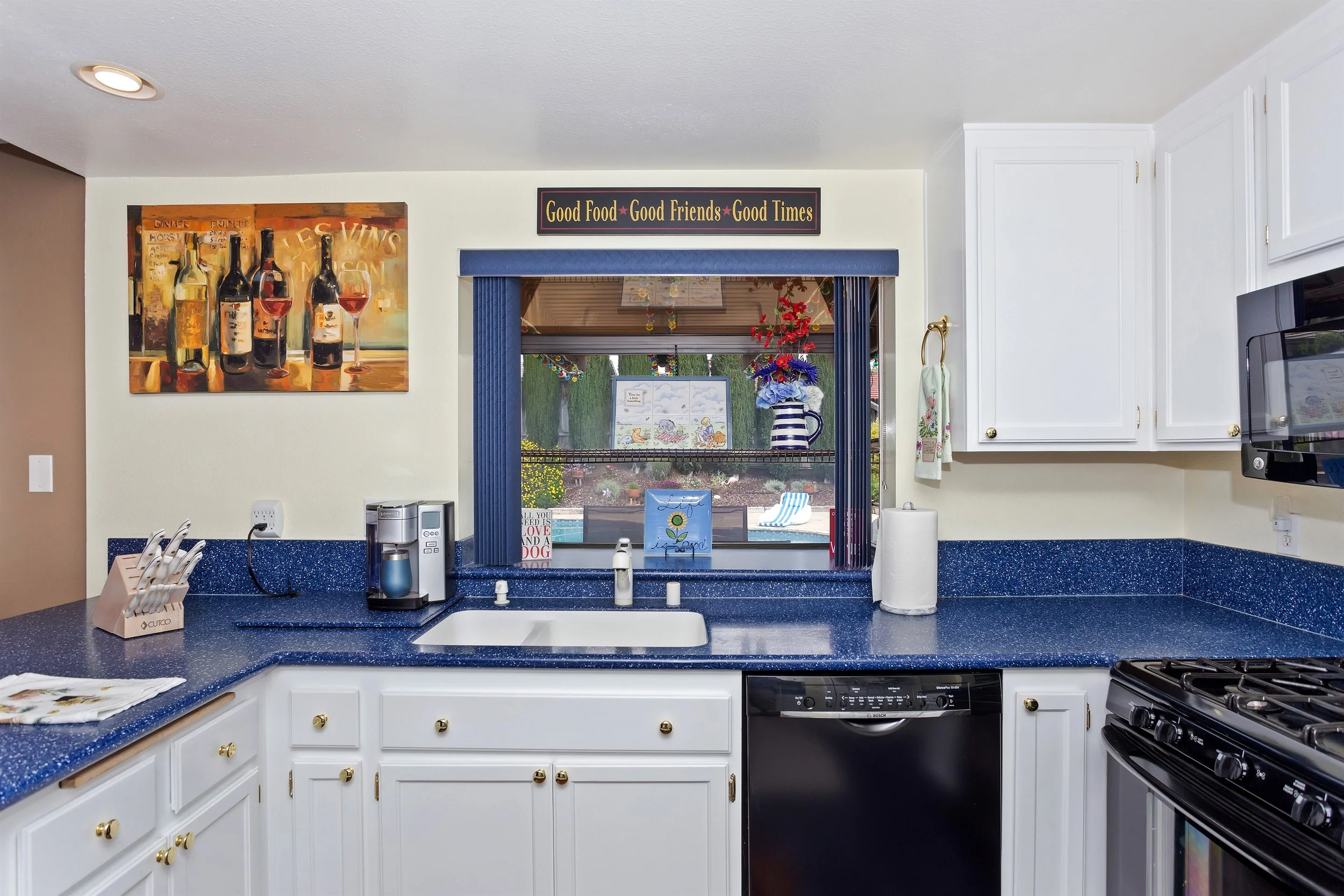 010_Kitchen.jpg