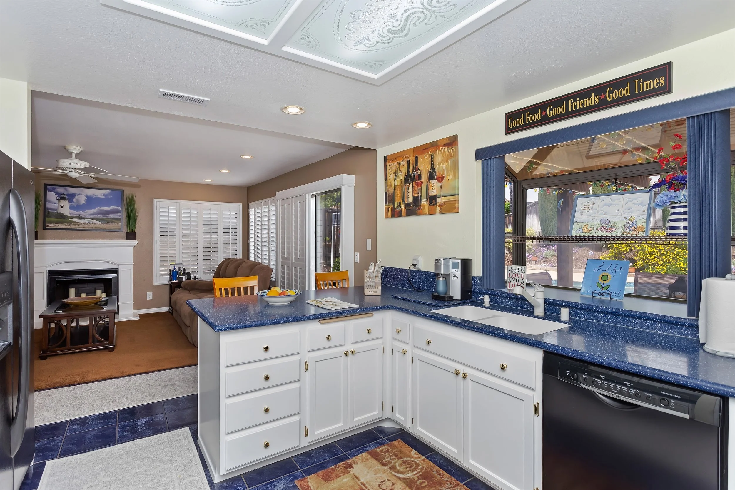 011_Kitchen.jpg