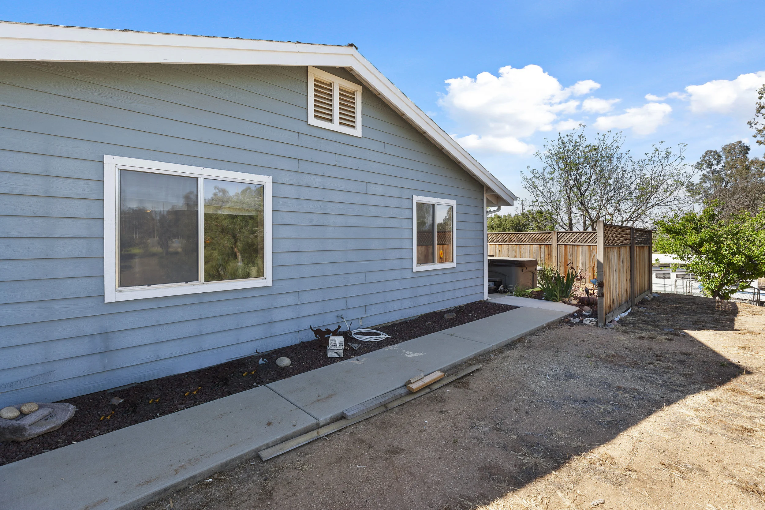 006_Side View.jpg
