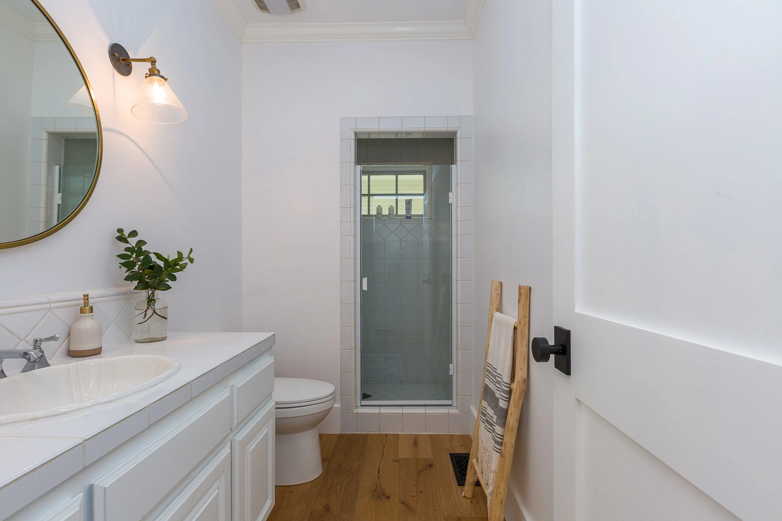 032_Bathroom.jpg