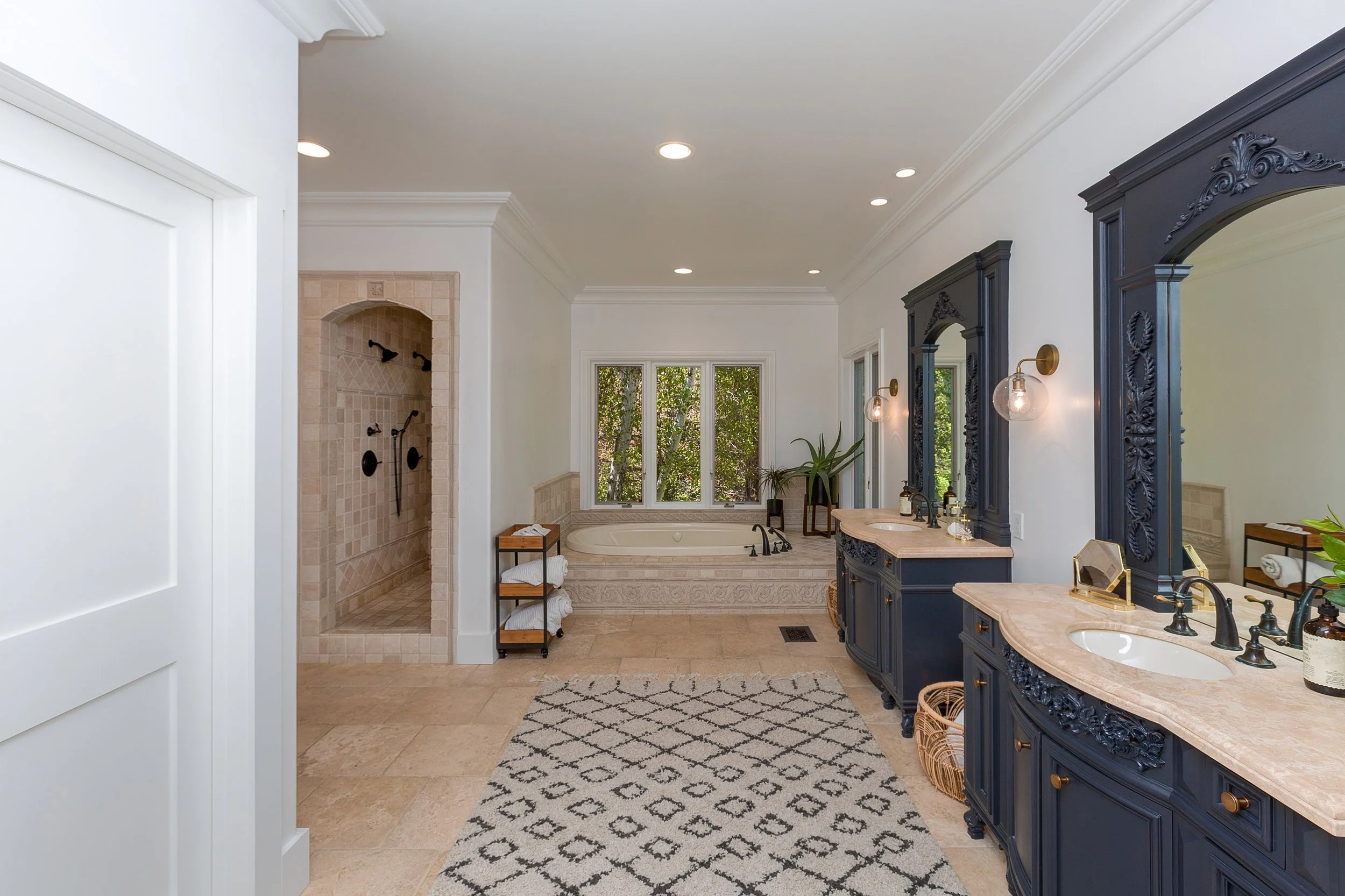 039_Master Bathroom.jpg