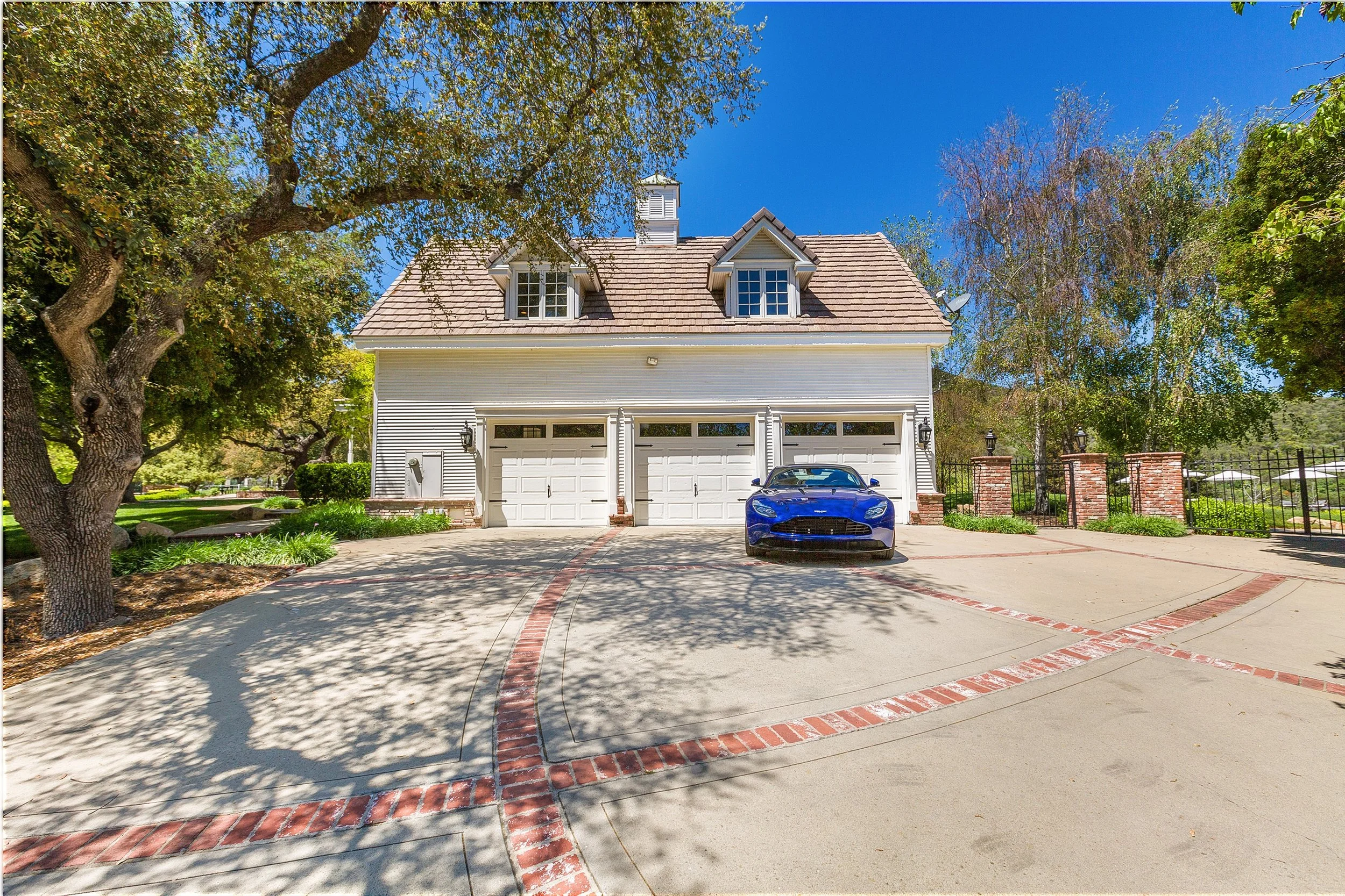052_Garages With Guest Quarters .jpg