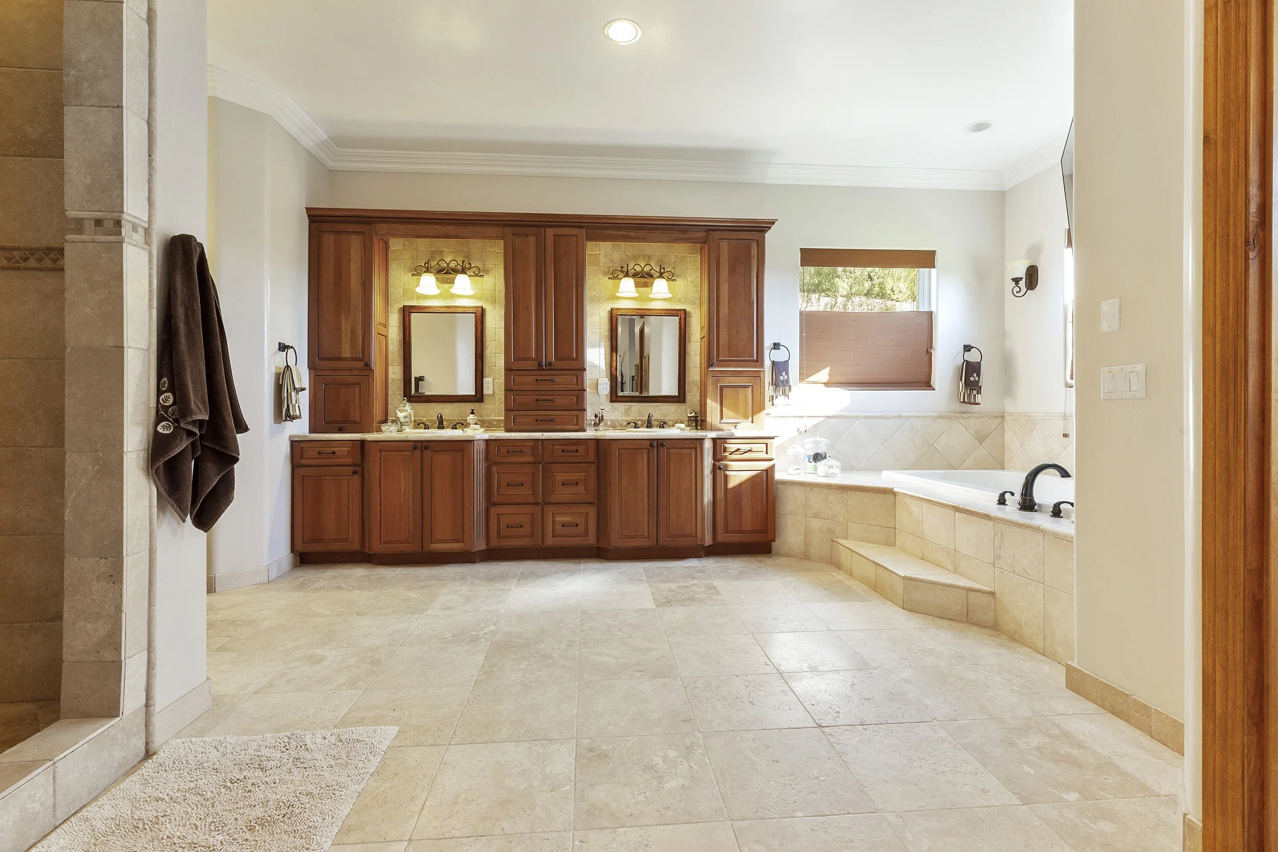 037_Master Bathroom.jpg