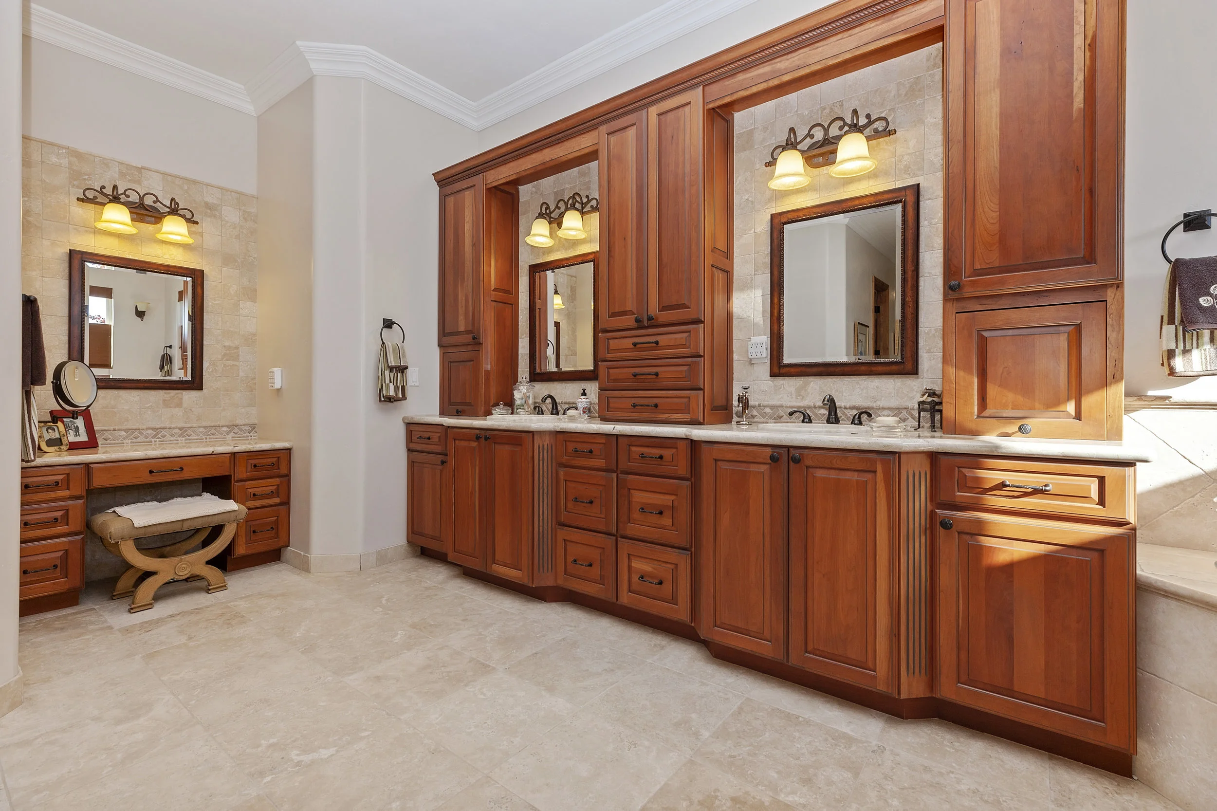 038_Master Bathroom.jpg