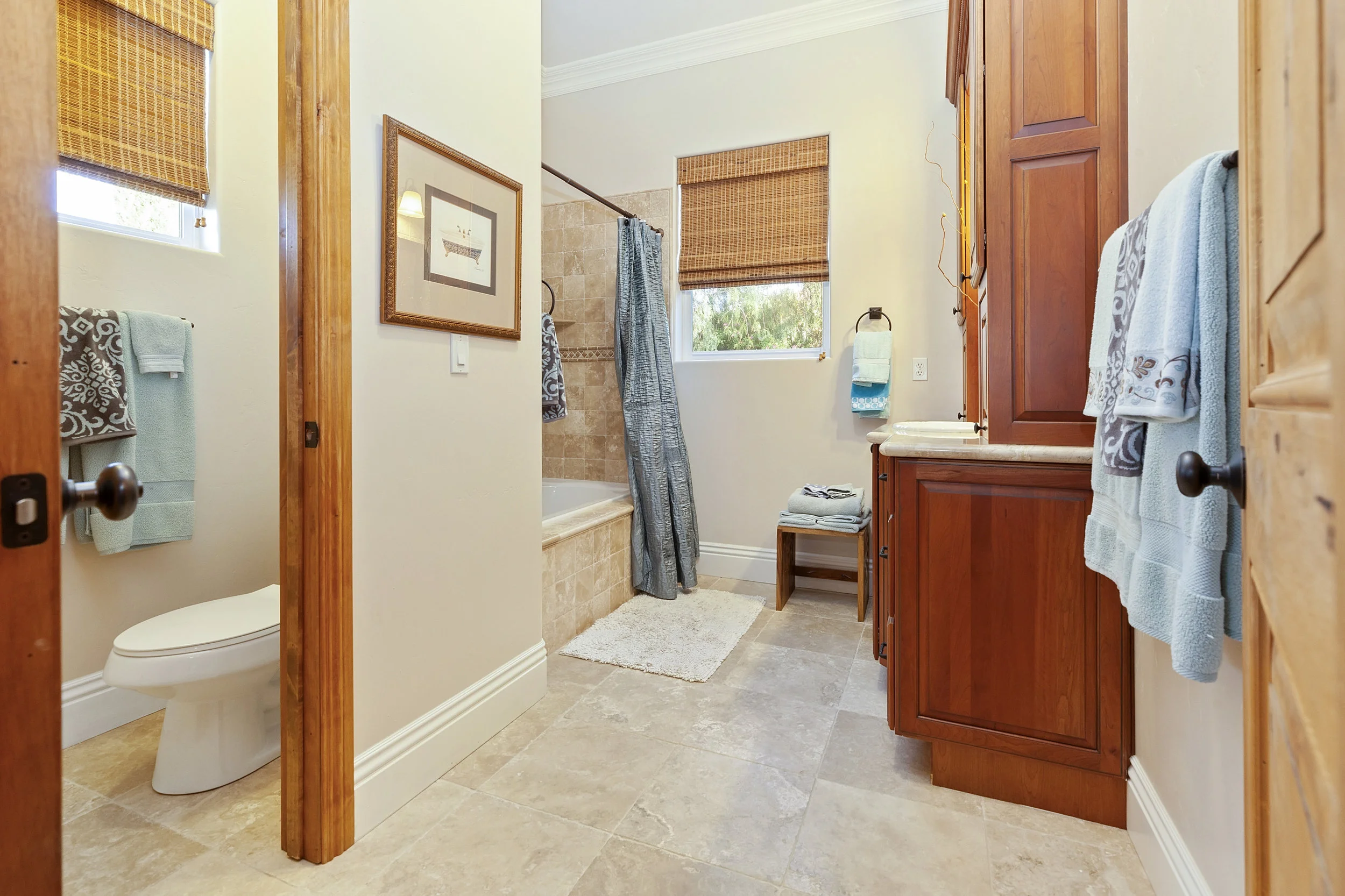 043_Bathroom.jpg