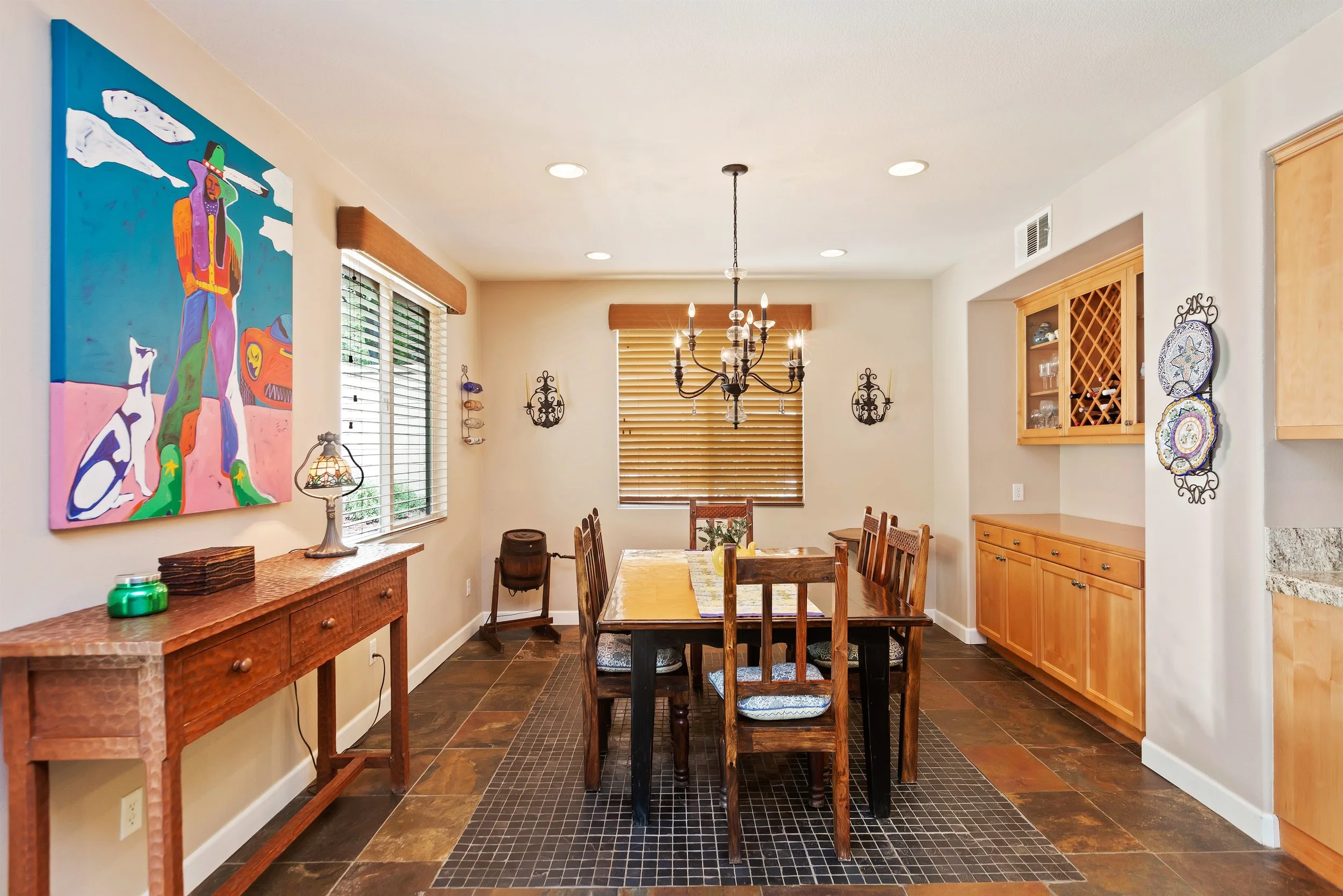 016_Dining Area .jpg