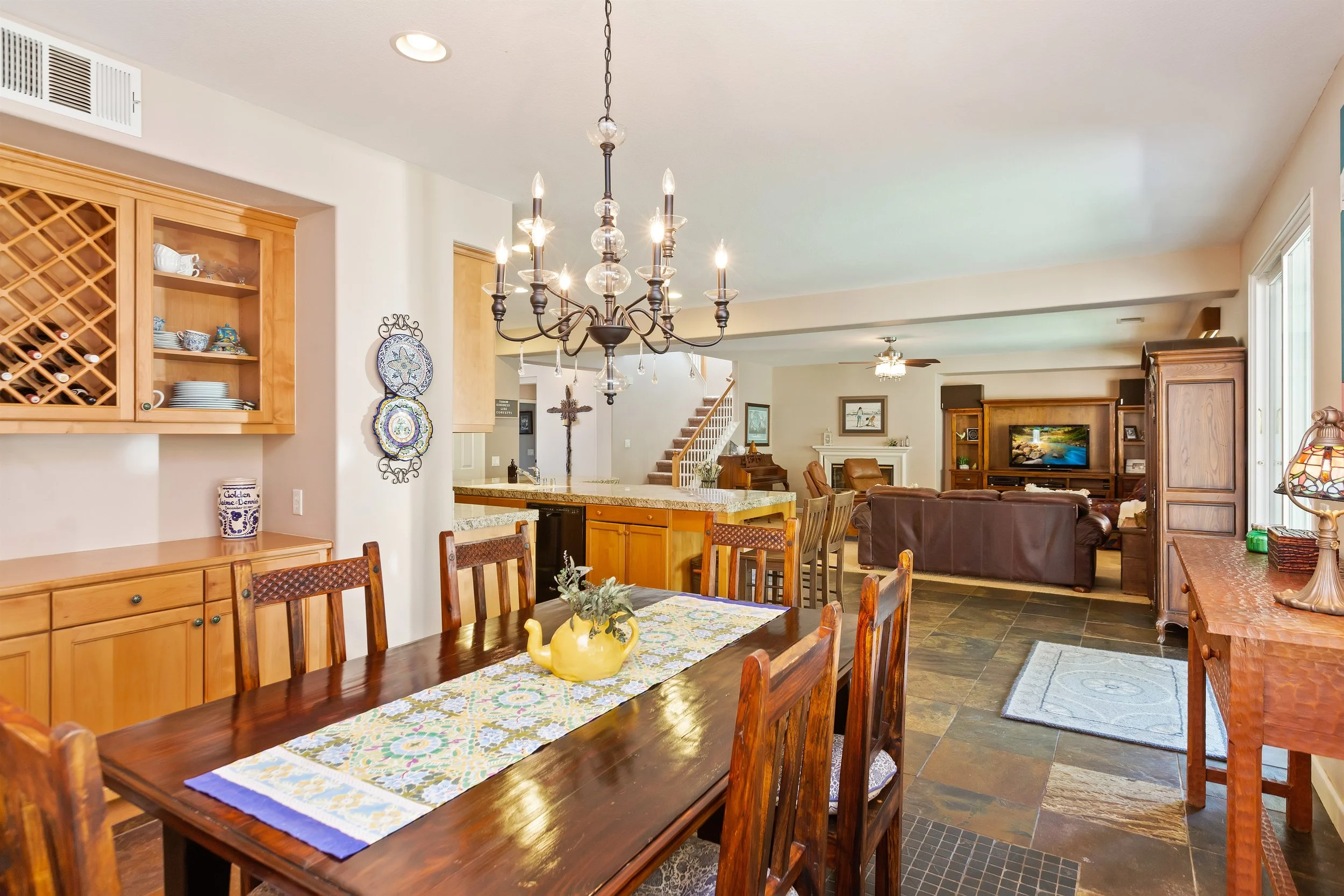017_Dining Area .jpg