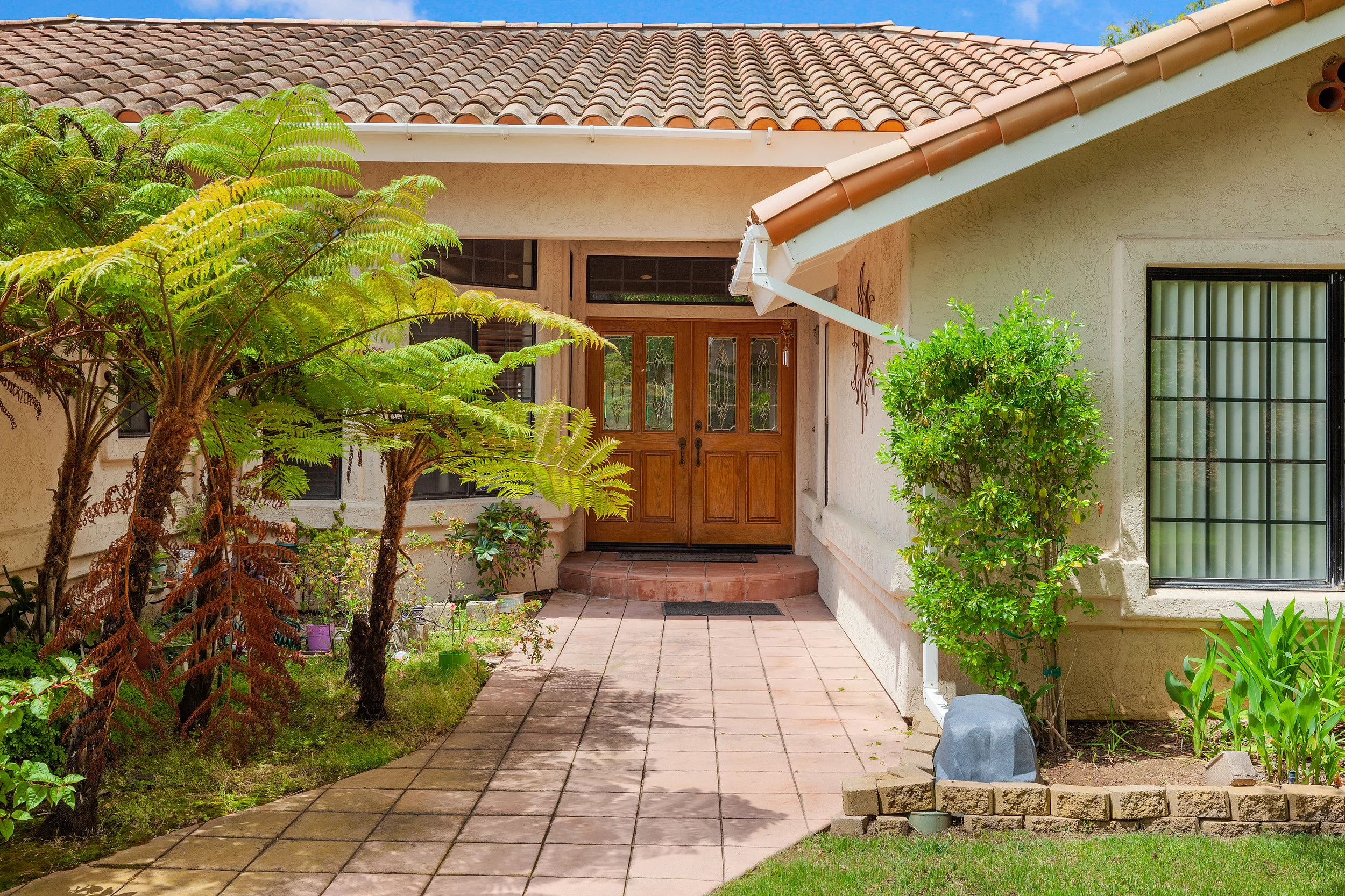 005_Front Entry .jpg