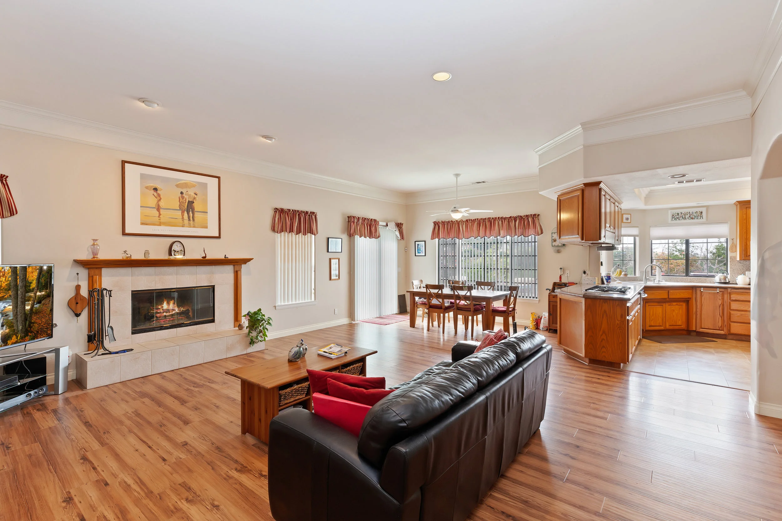 011_Family Room .jpg