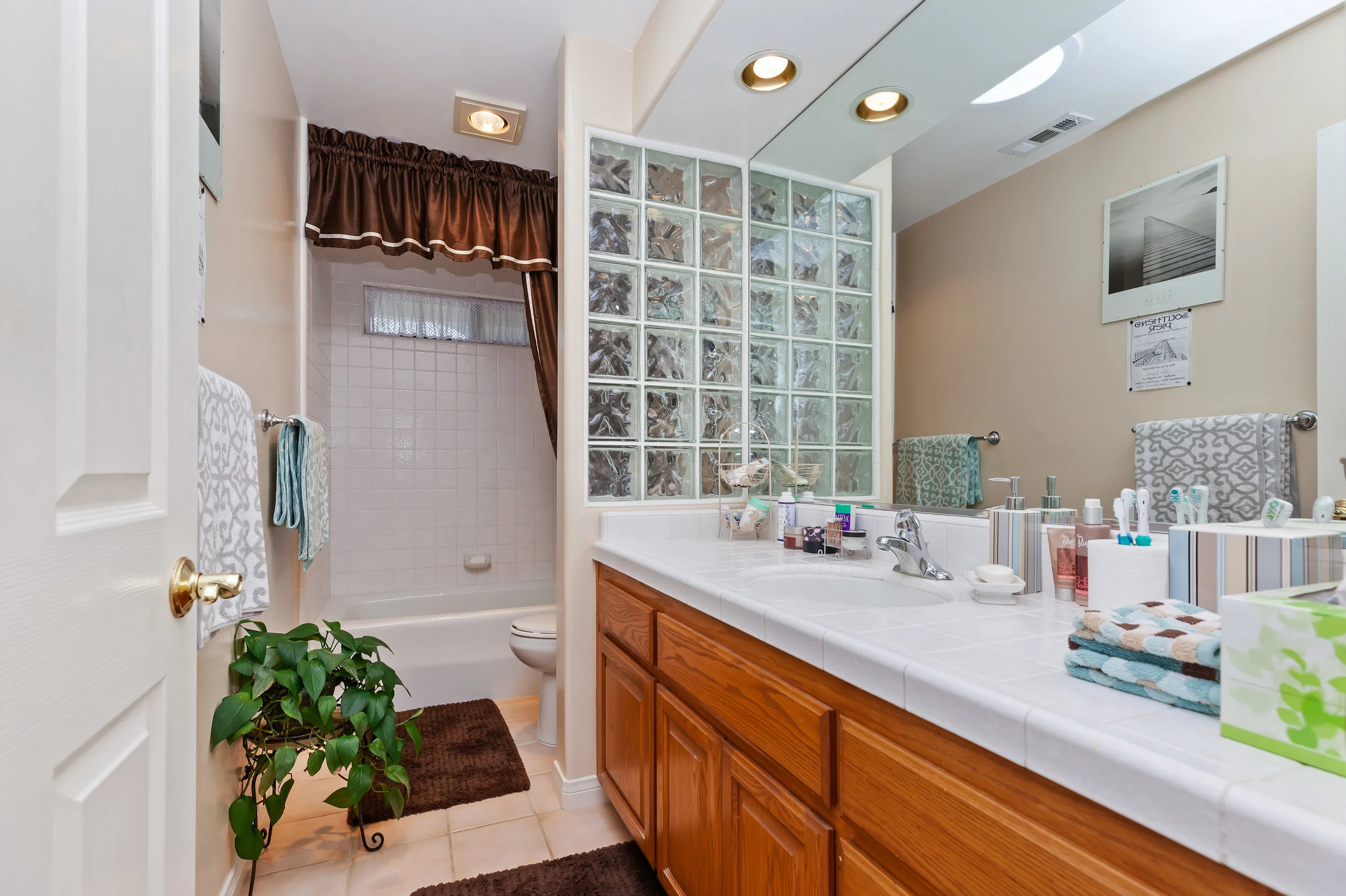 020_Bathroom .jpg