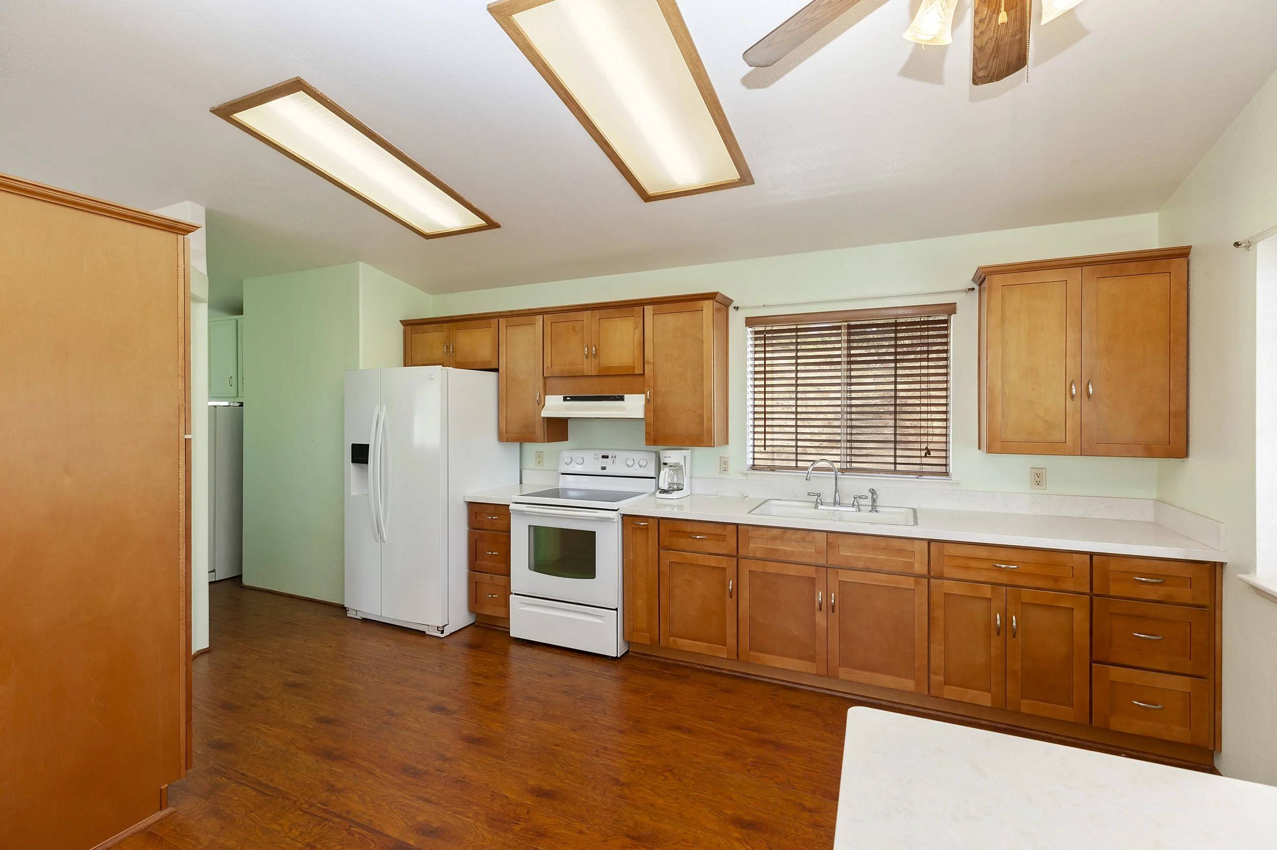 022_Kitchen.jpg