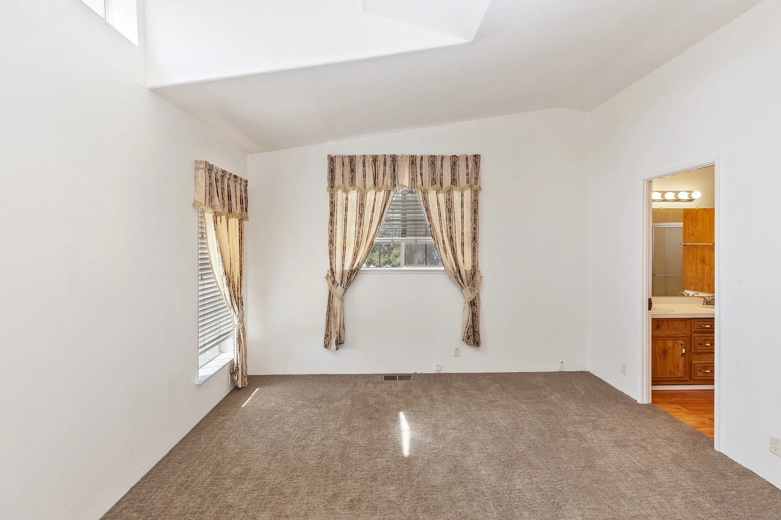 025_Master Bedroom.jpg