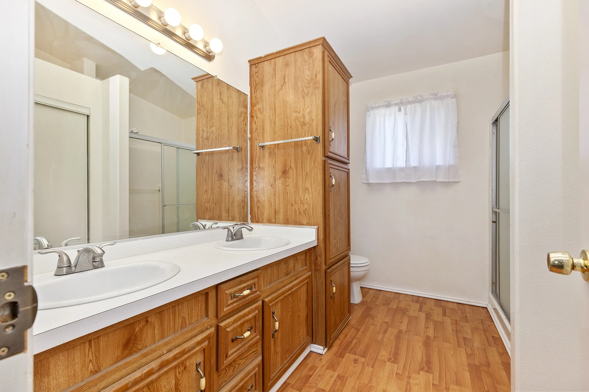 027_Master Bathroom.jpg