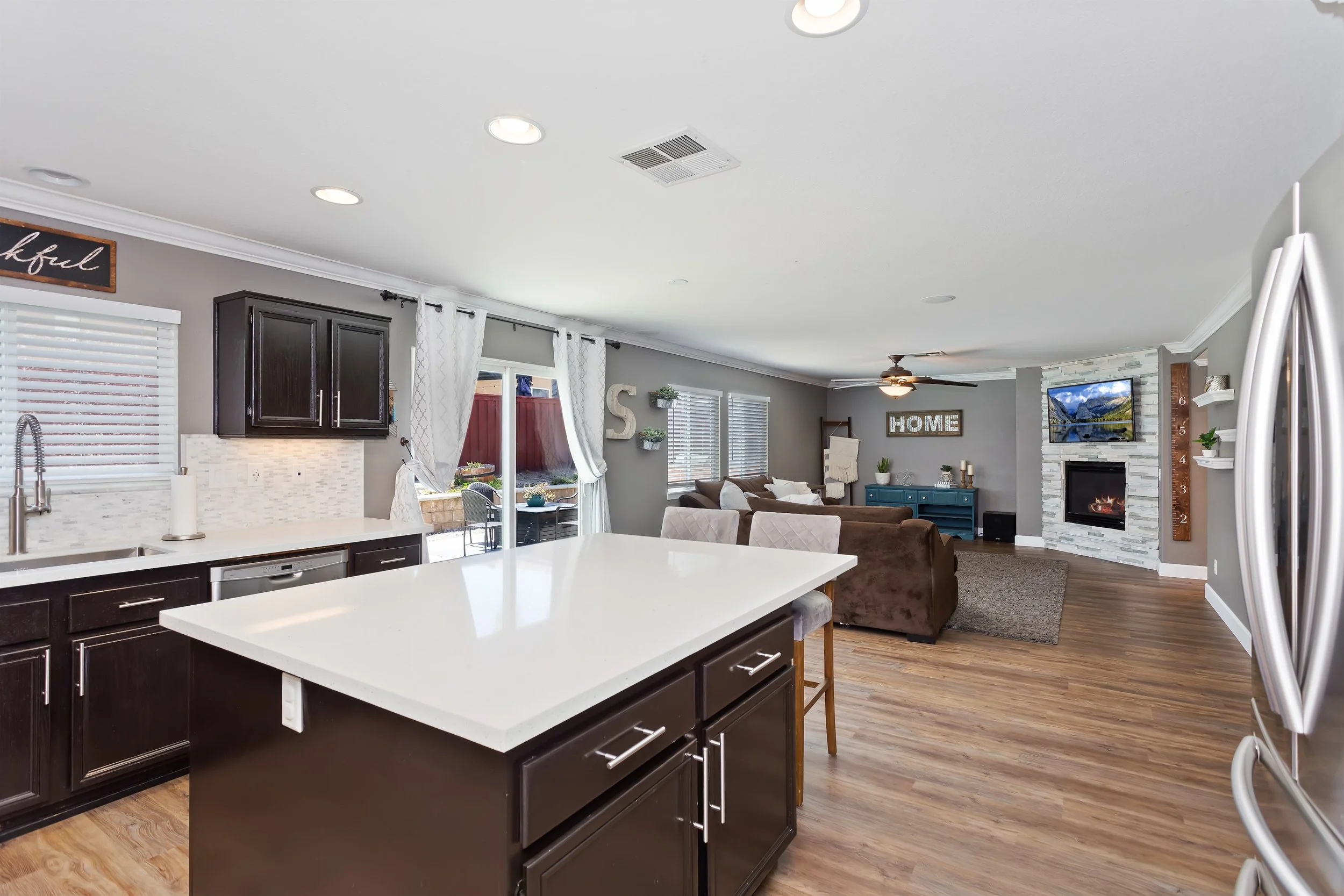 017_Kitchen.jpg