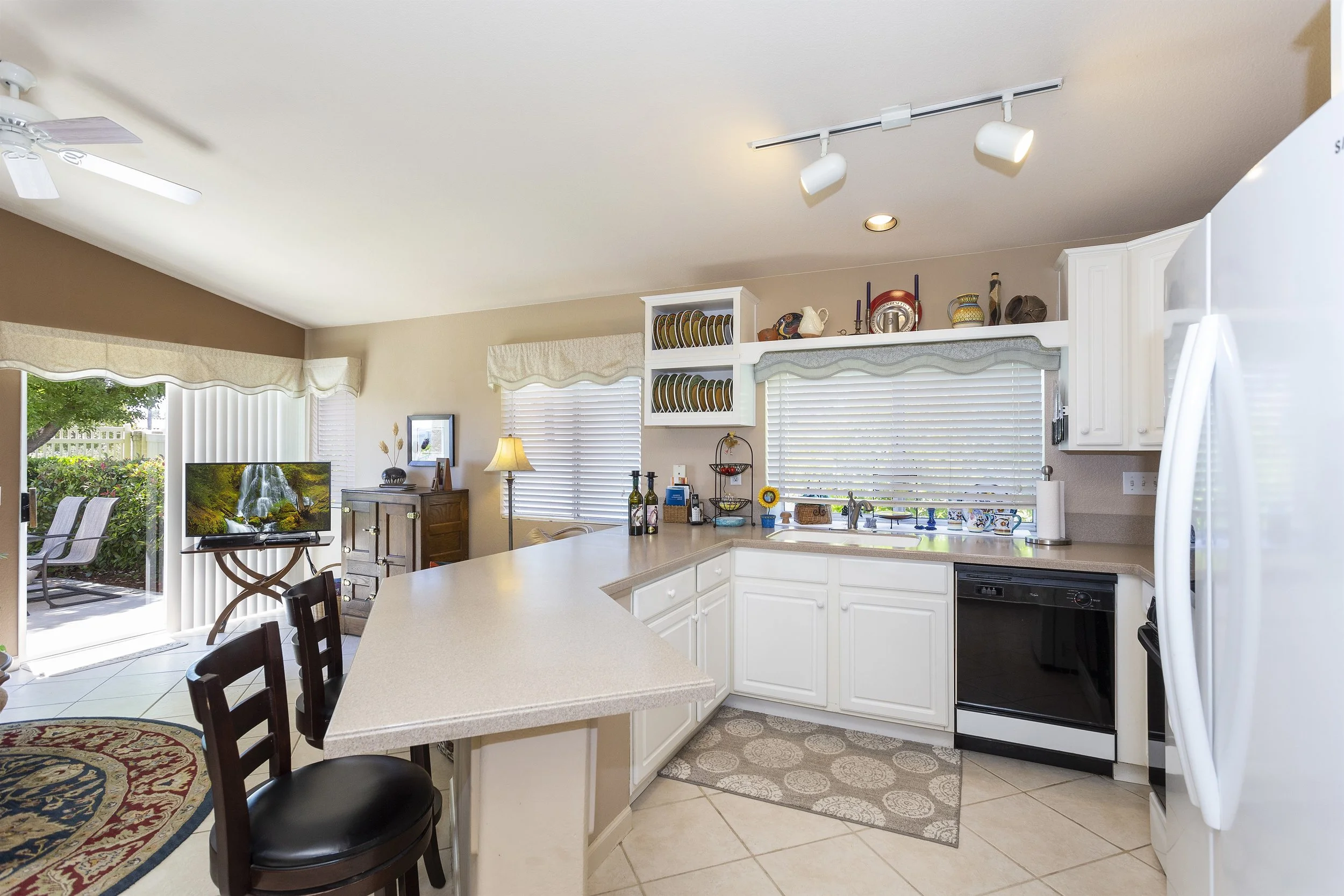 014_Kitchen.jpg