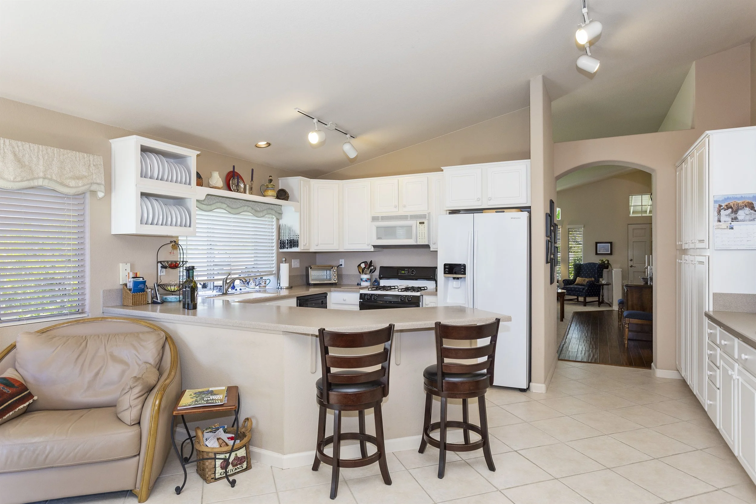 016_Kitchen.jpg