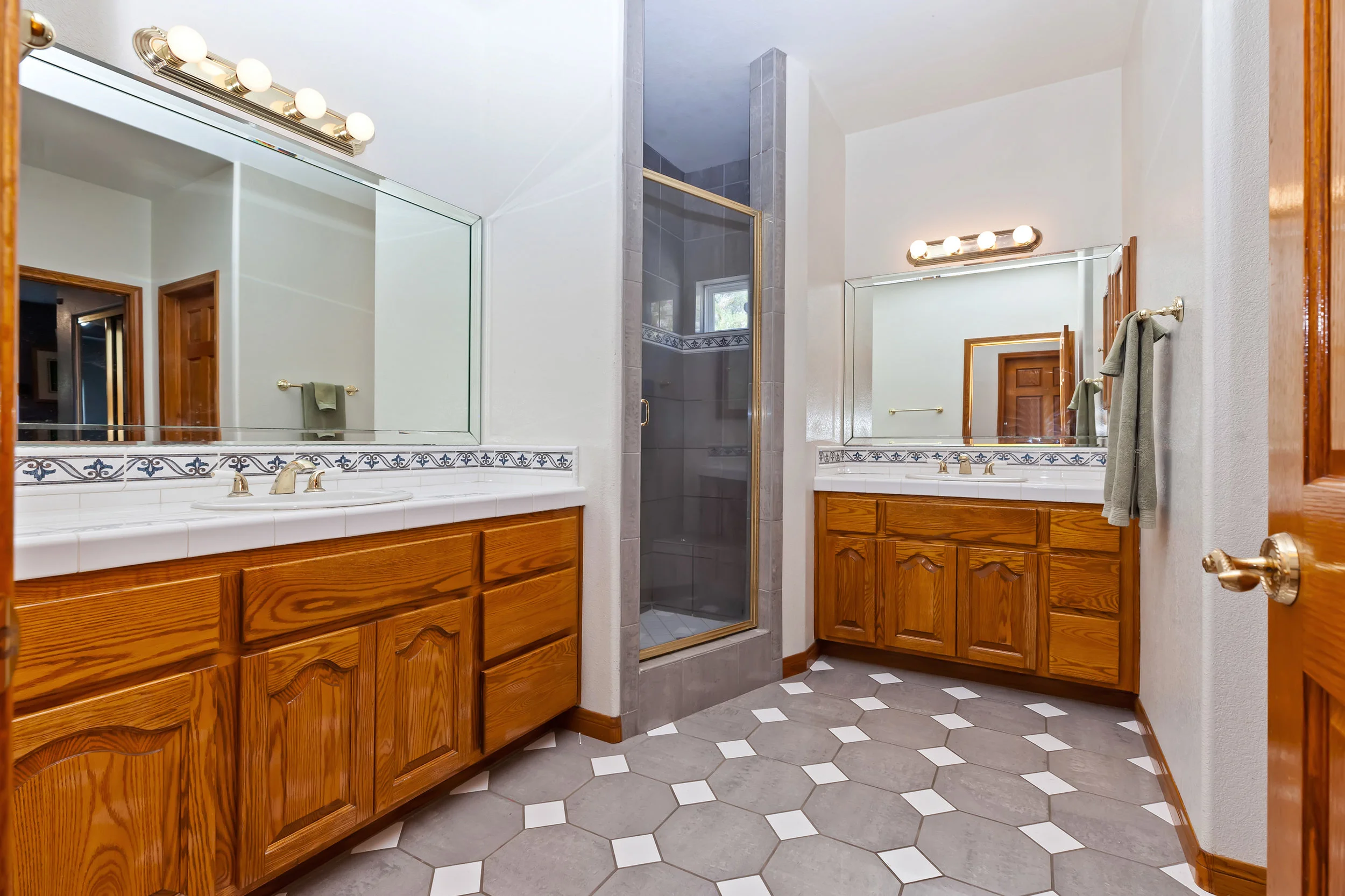 019_Bathroom.jpg