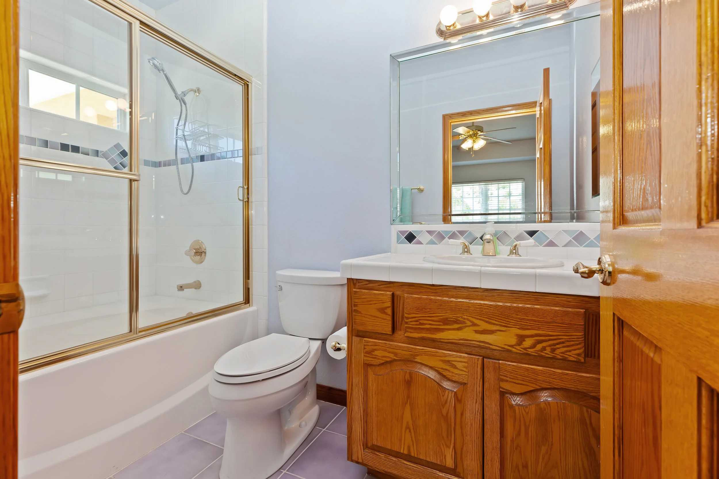 024_Bathroom.jpg
