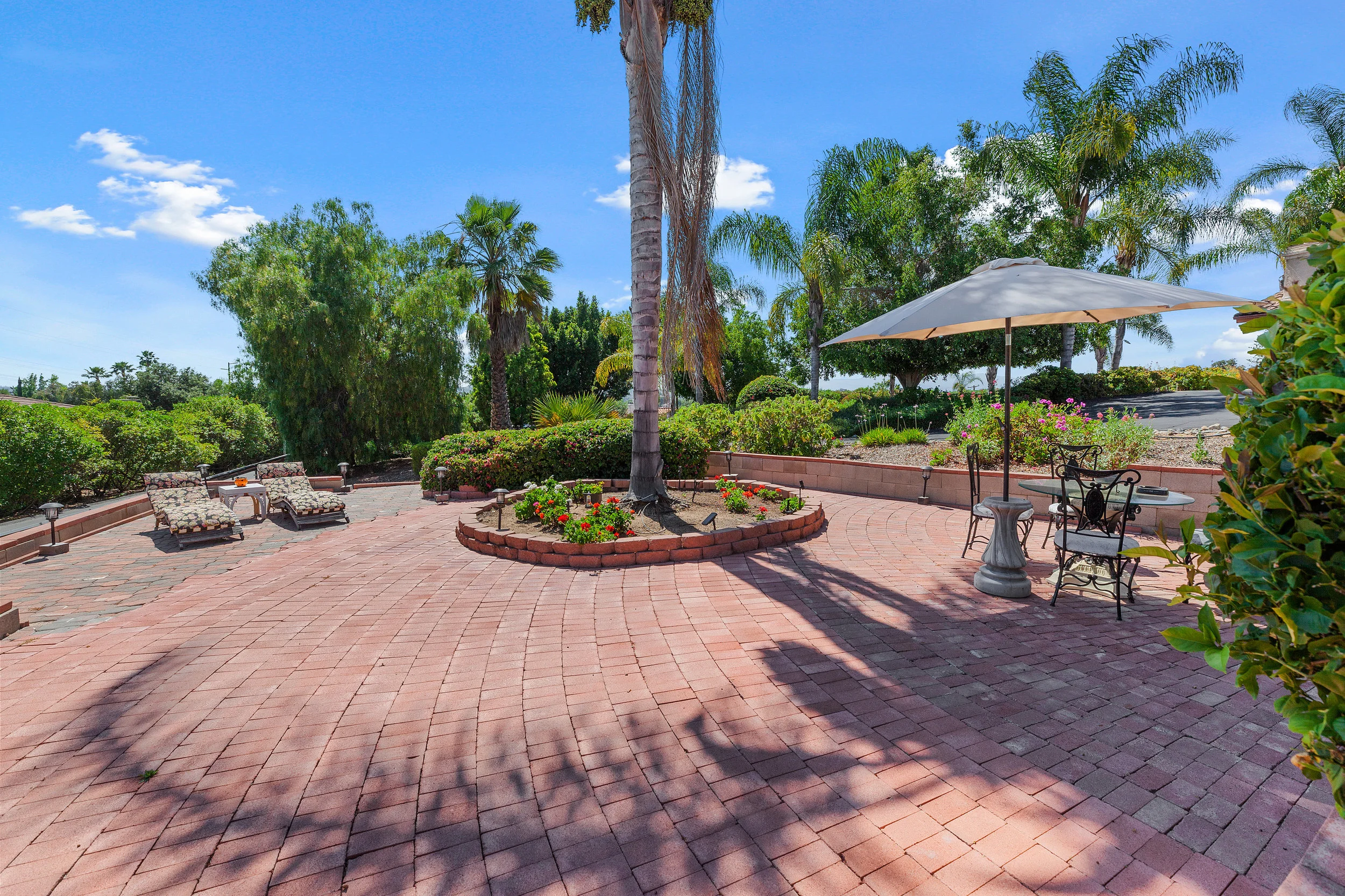 010_Side Patio.jpg