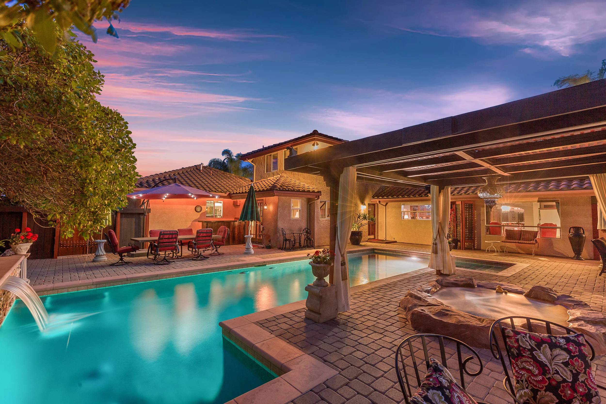 070_Twilight Backyard.jpg