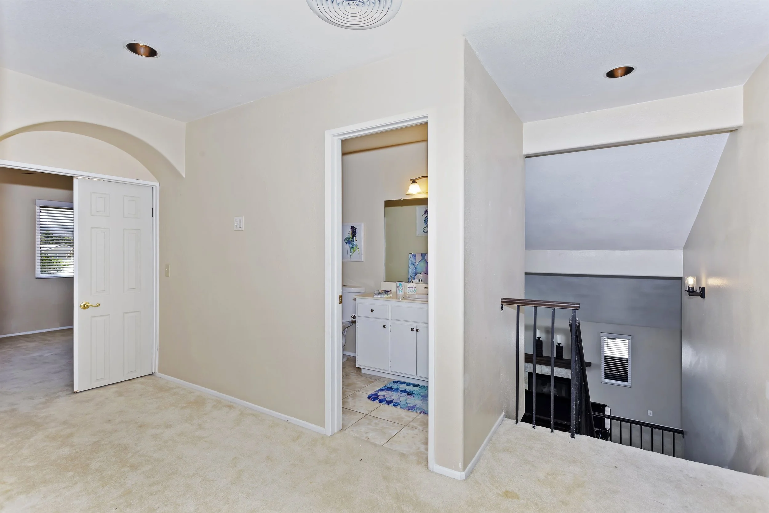 021_2nd Floor Landing.jpg