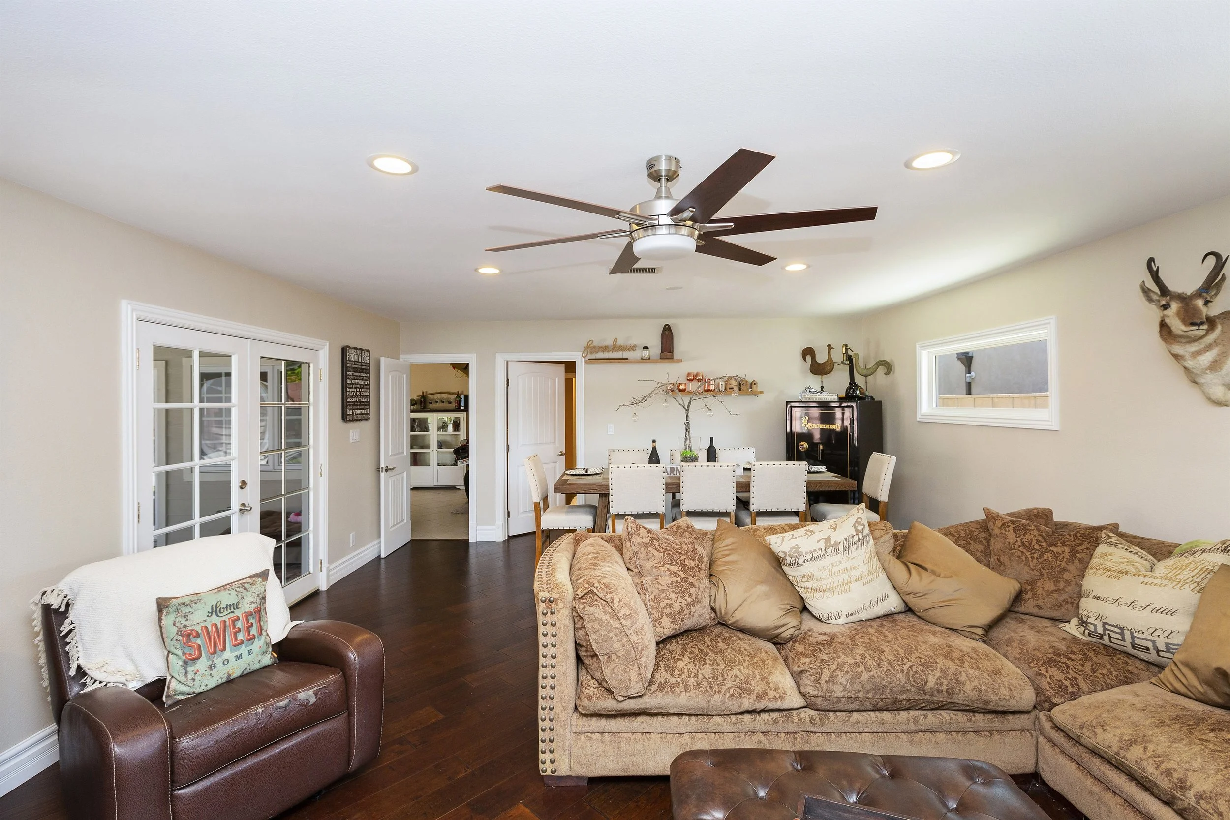 017_Family Room.jpg