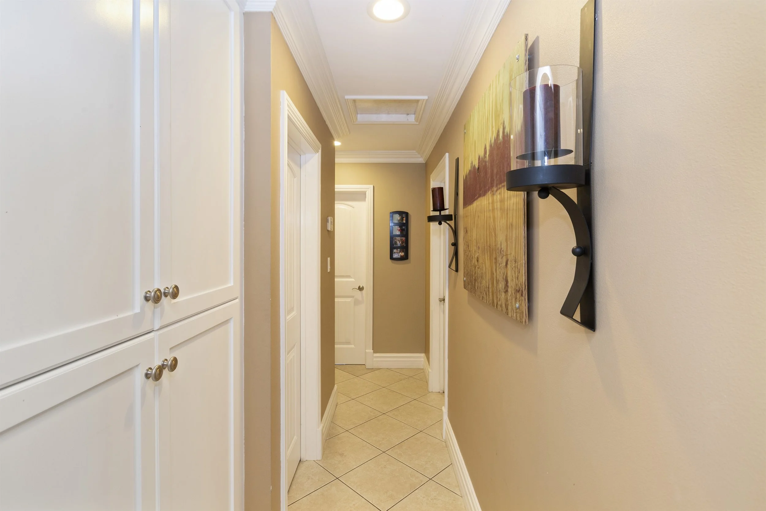 023_Hallway.jpg