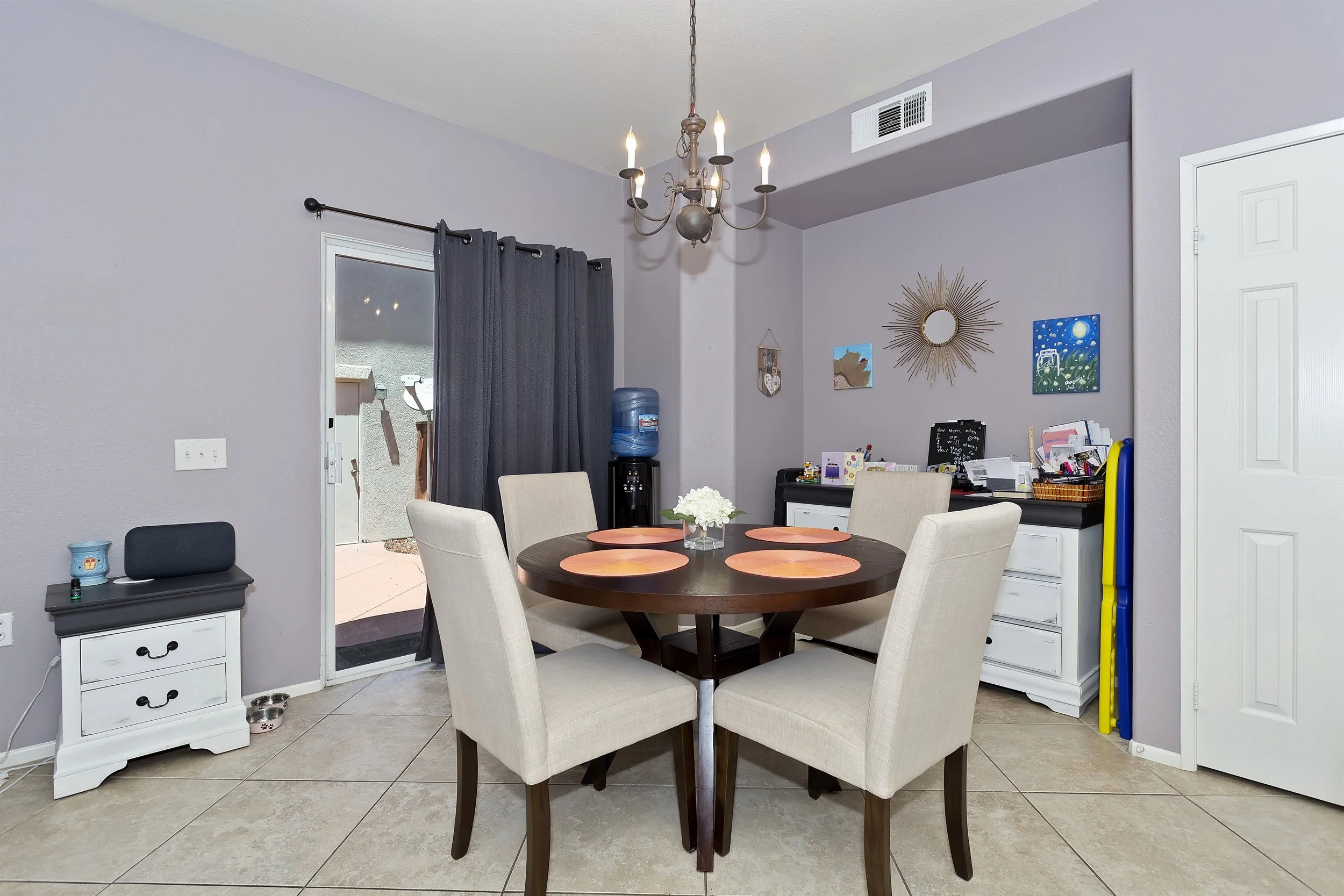 014_Breakfast Area.jpg