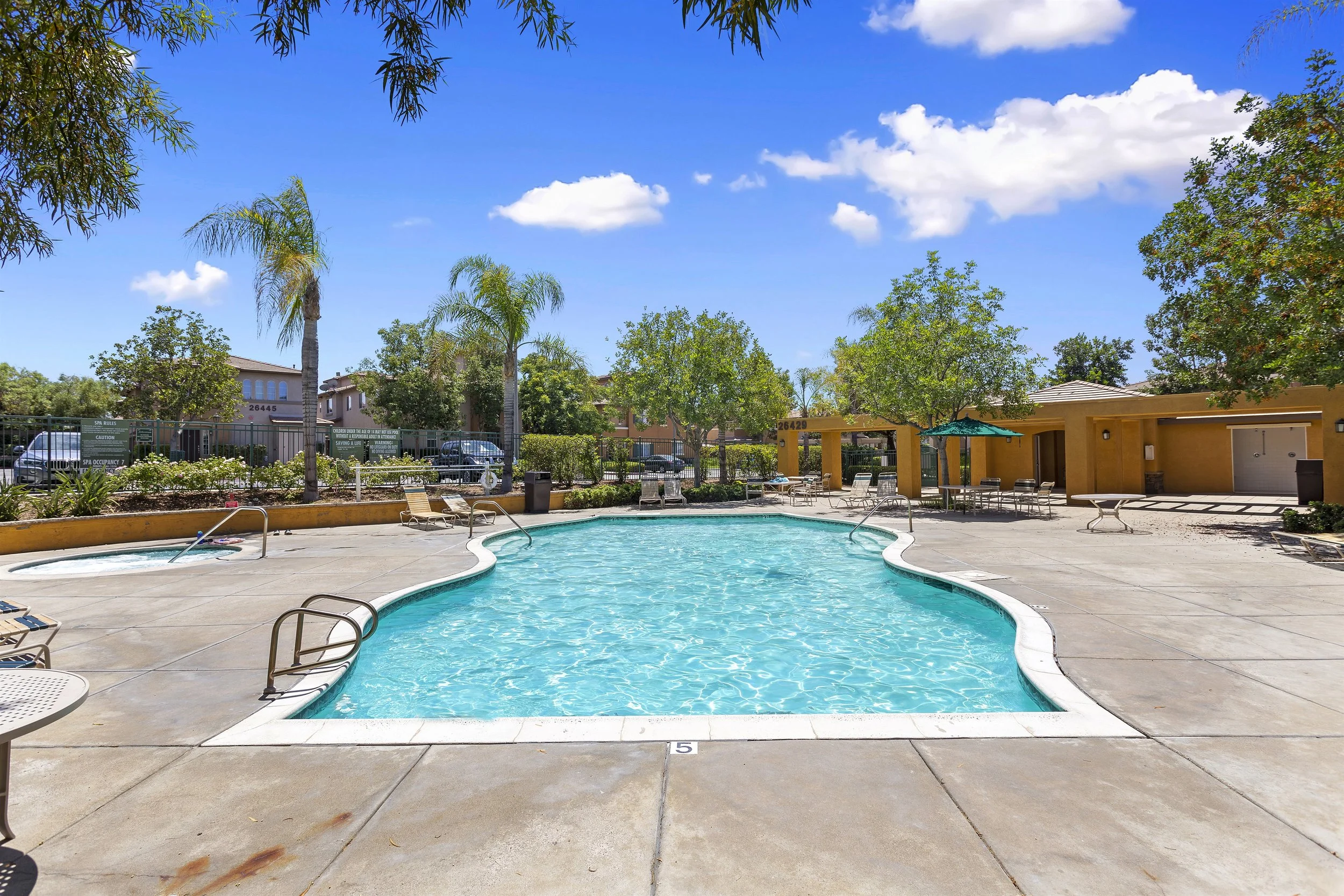 028_Pool.jpg