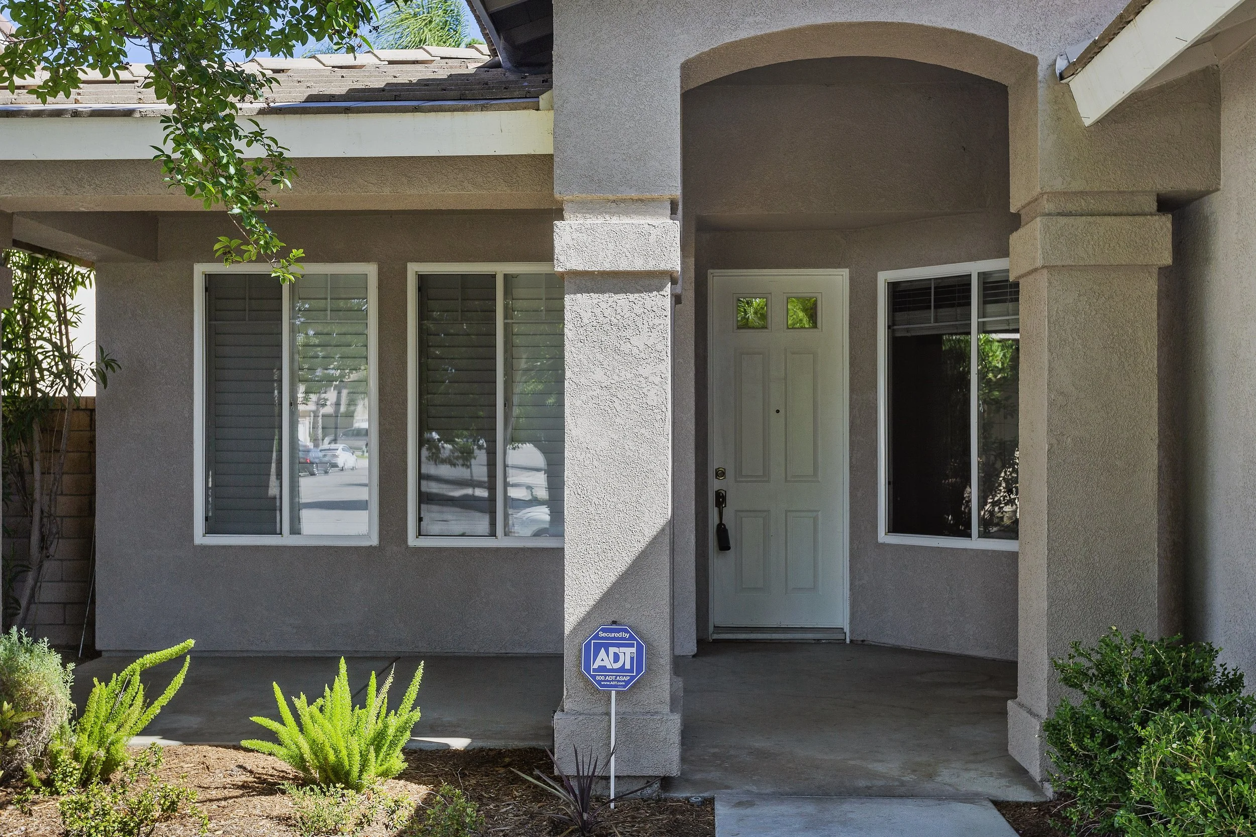 004_Exterior Front Entry.jpg