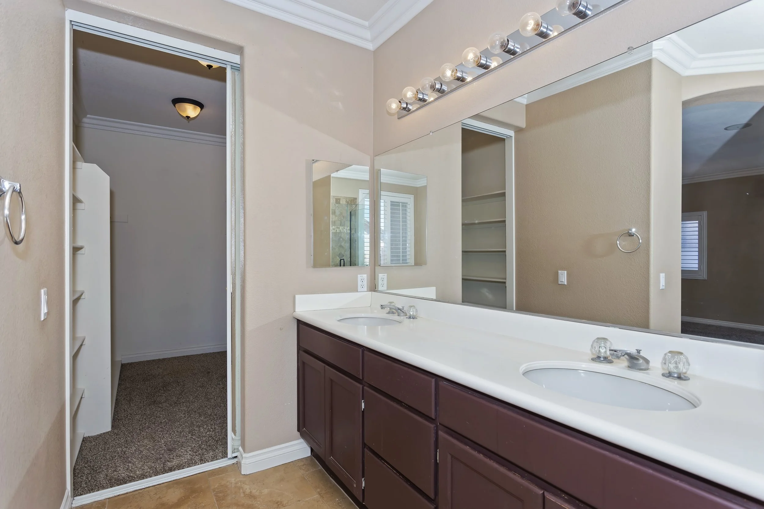 027_Master Bathroom.jpg