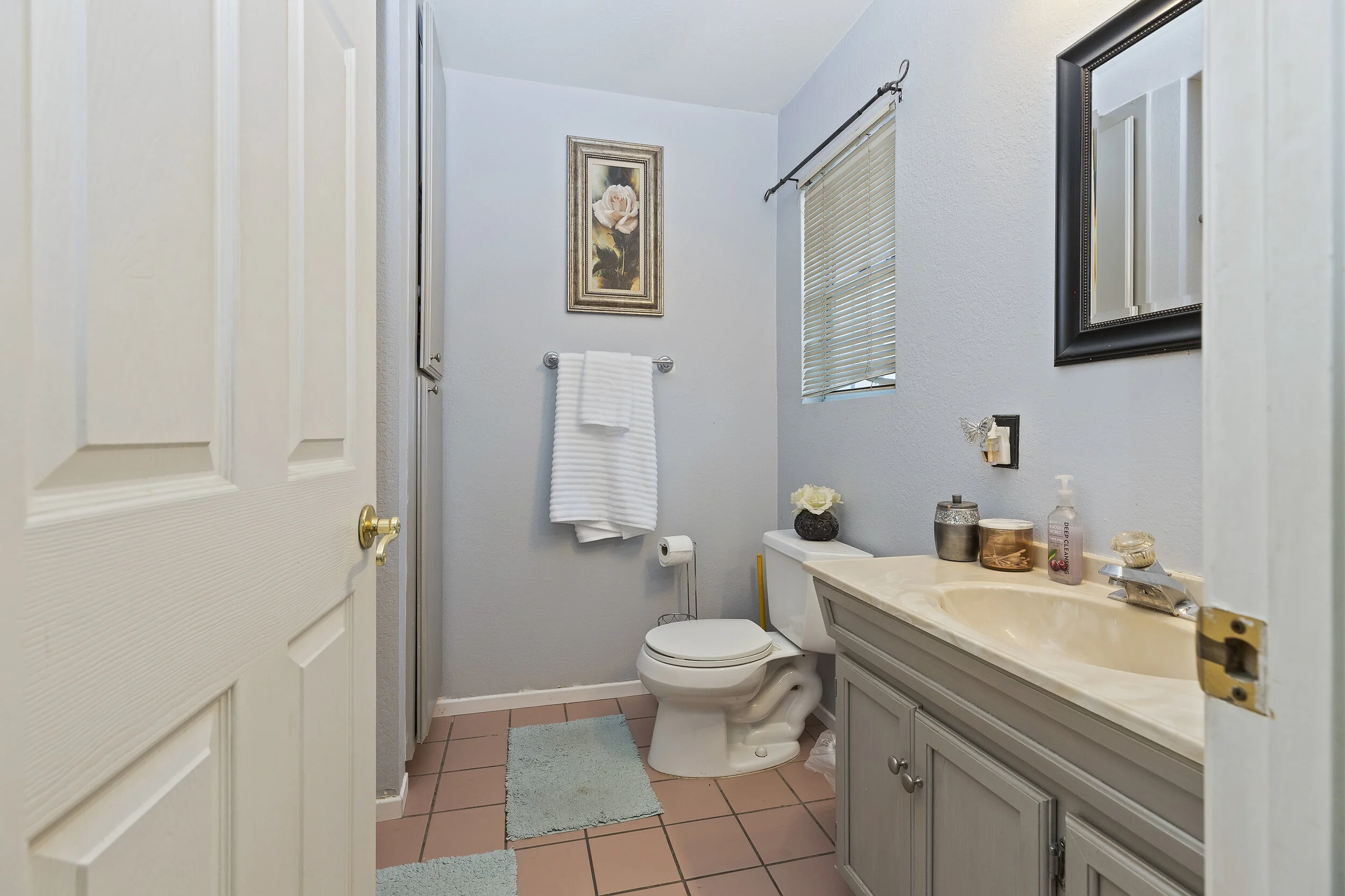 027_Guest House Bathroom.jpg