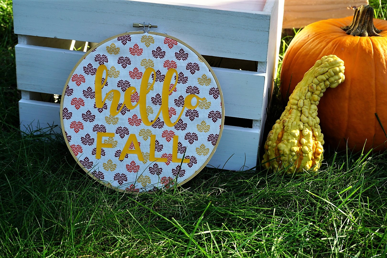  Circuit ion-on and embroidery hoop make for great fall party decor. Click here to re-create this fun fall party! | Legally Crafty #fallparty #bonfire #girlsnightin #girlsnight #basicfallgirl 