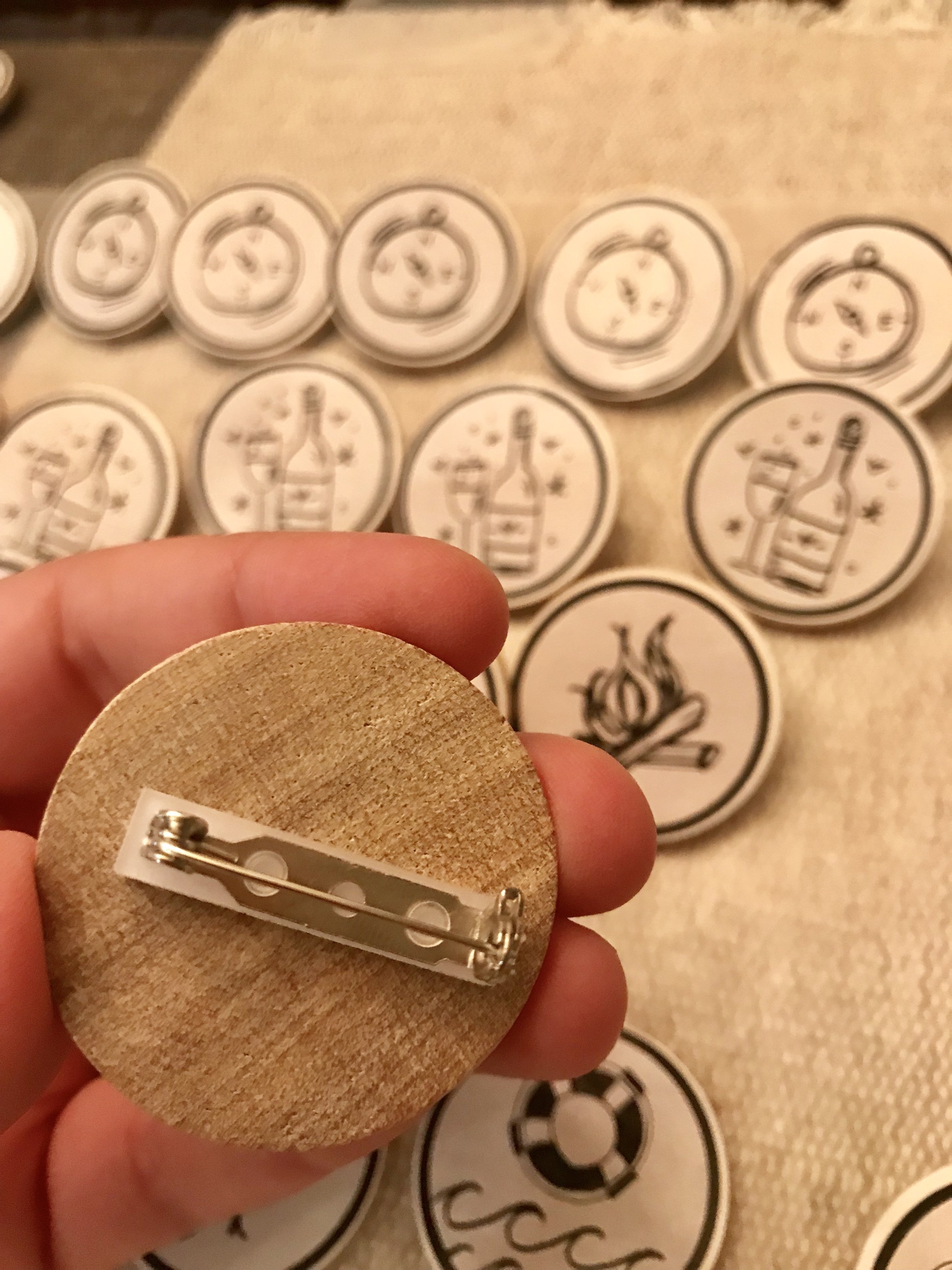  Attach a self-adhesive bar pin to make wood discs into merit badges. 