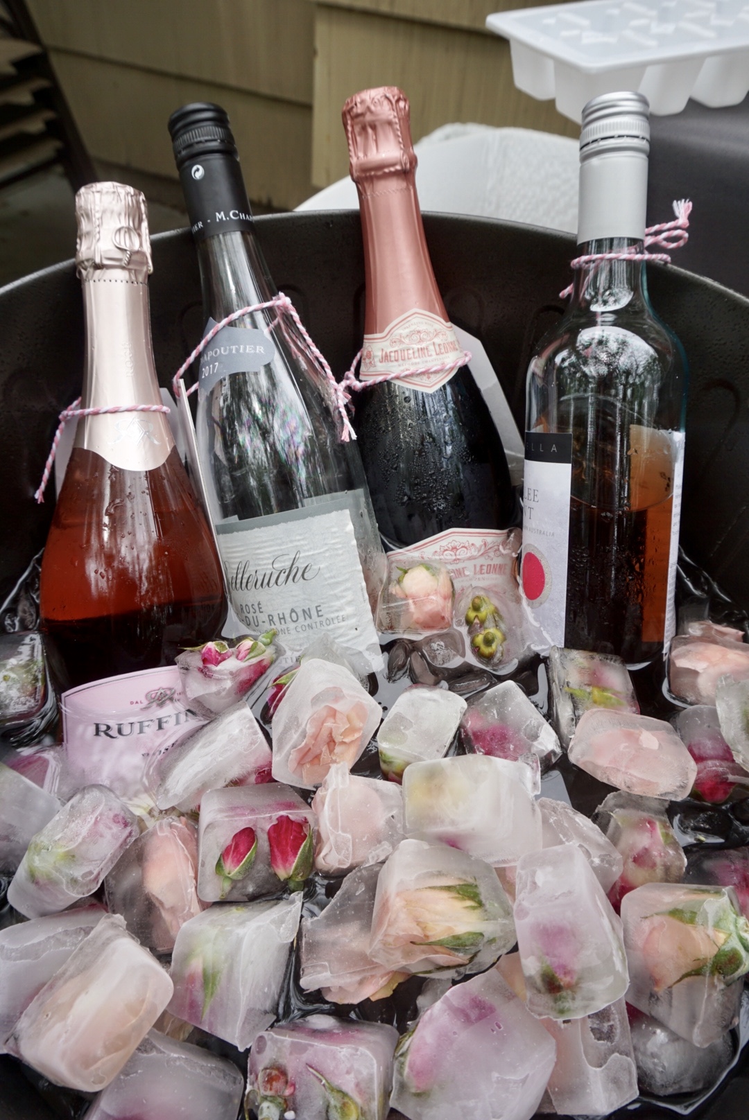  Fill ice cubes with flowers for bridal shower wine 