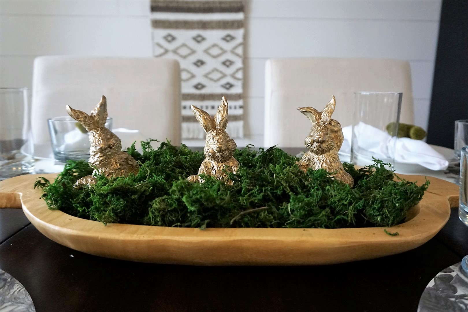  Gold bunnies, moss, and dough bowl make a perfect Easter centerpiece. 