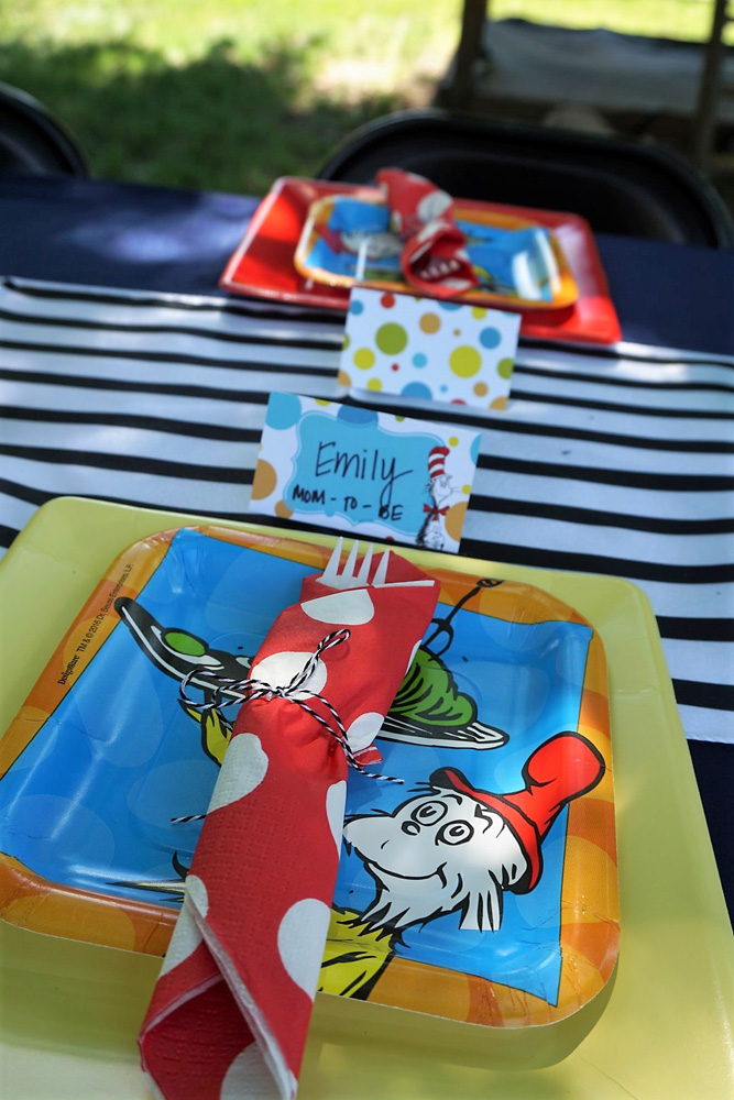  Dr. Seuss party plates 