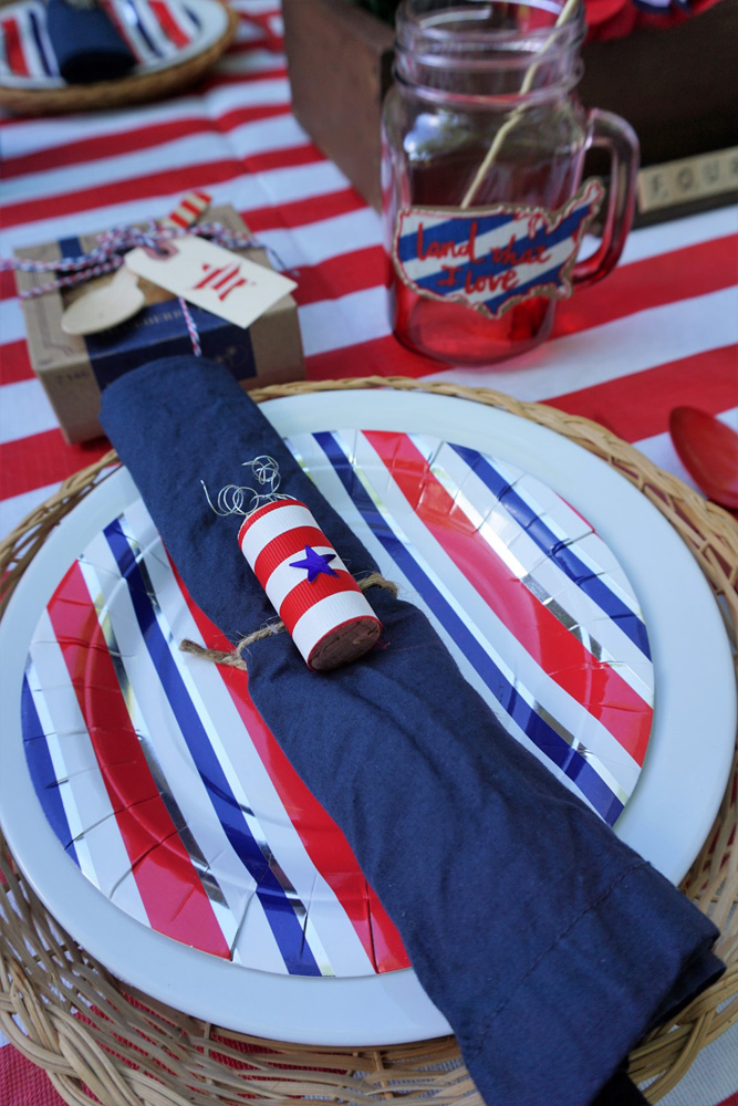  4th of July BBQ table setting ideas 