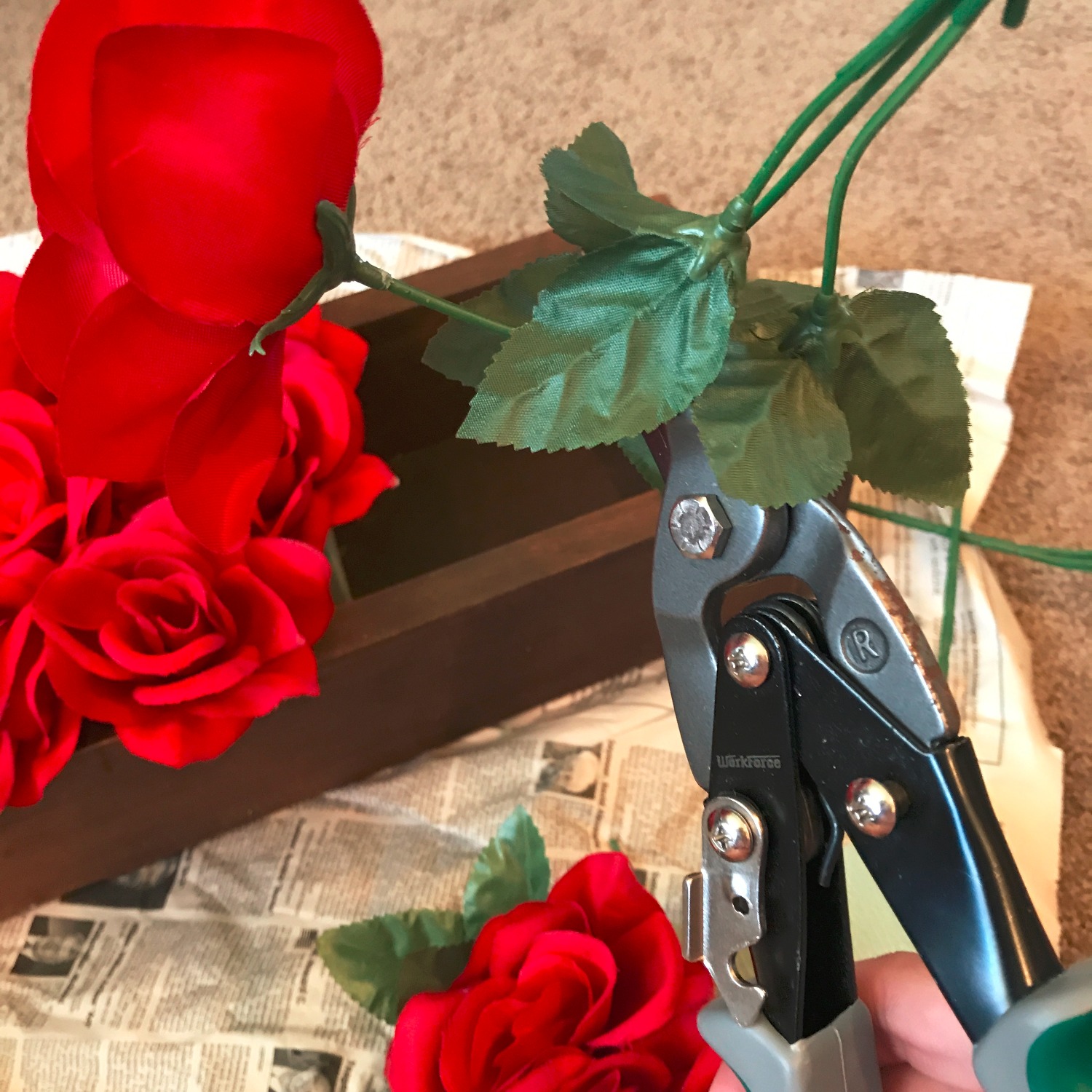  Use a wire cutter to trim down dollar store faux roses to make a centerpiece. 