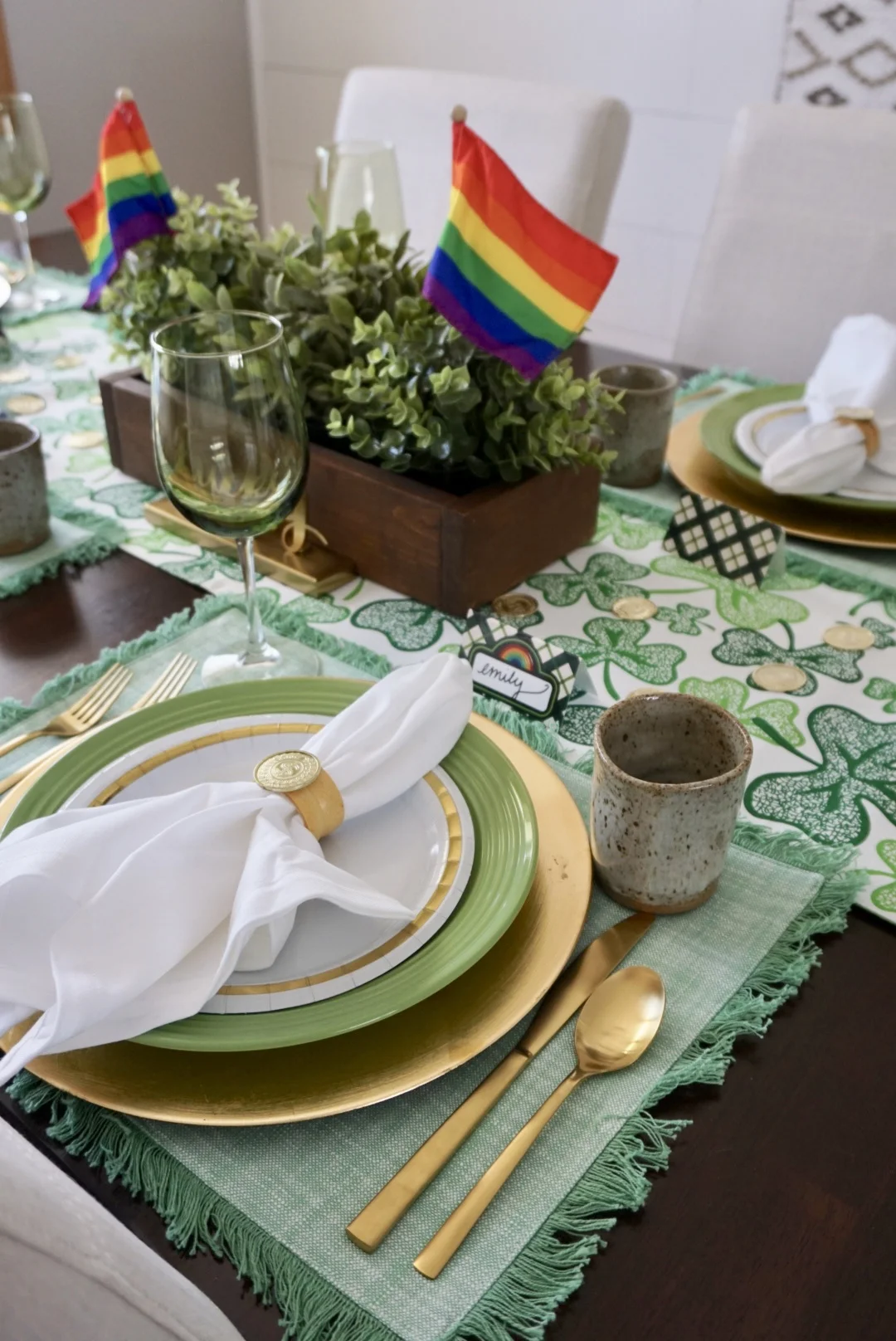 Tablescape Treasure: DIY St. Patrick's Day Napkin Rings &amp; Tablesetting Tips