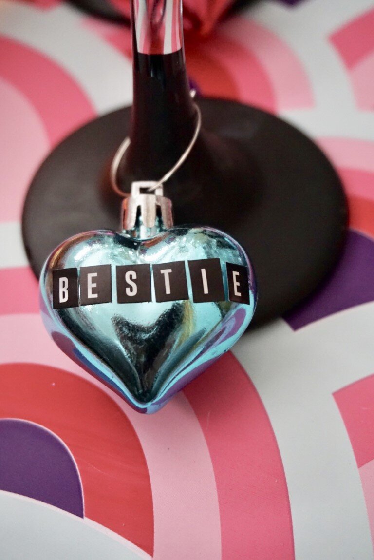 Bestie wine charm