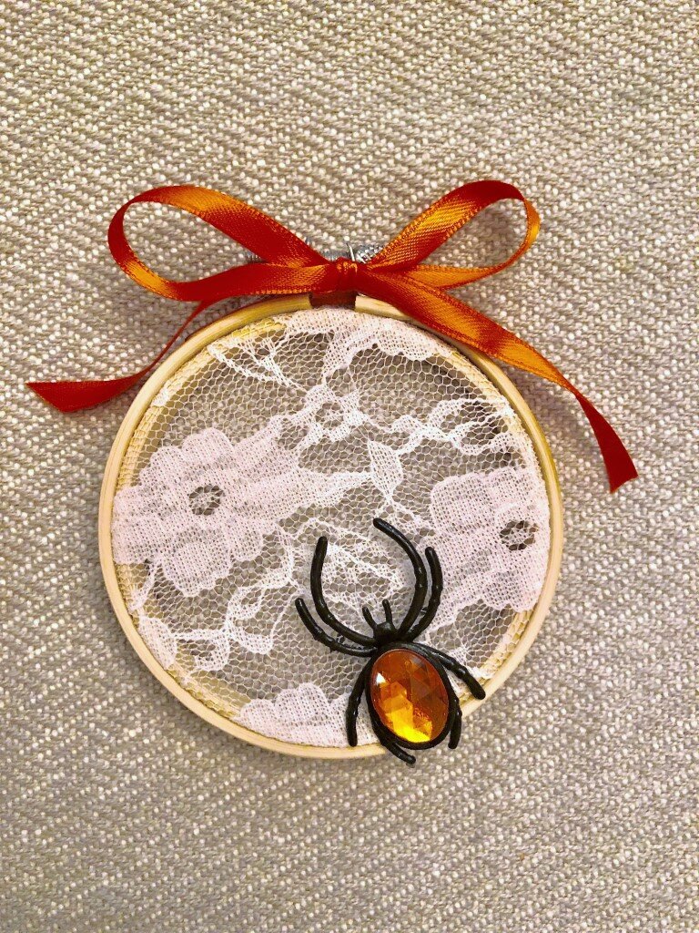  Add spider to lace and embroidery hoop 