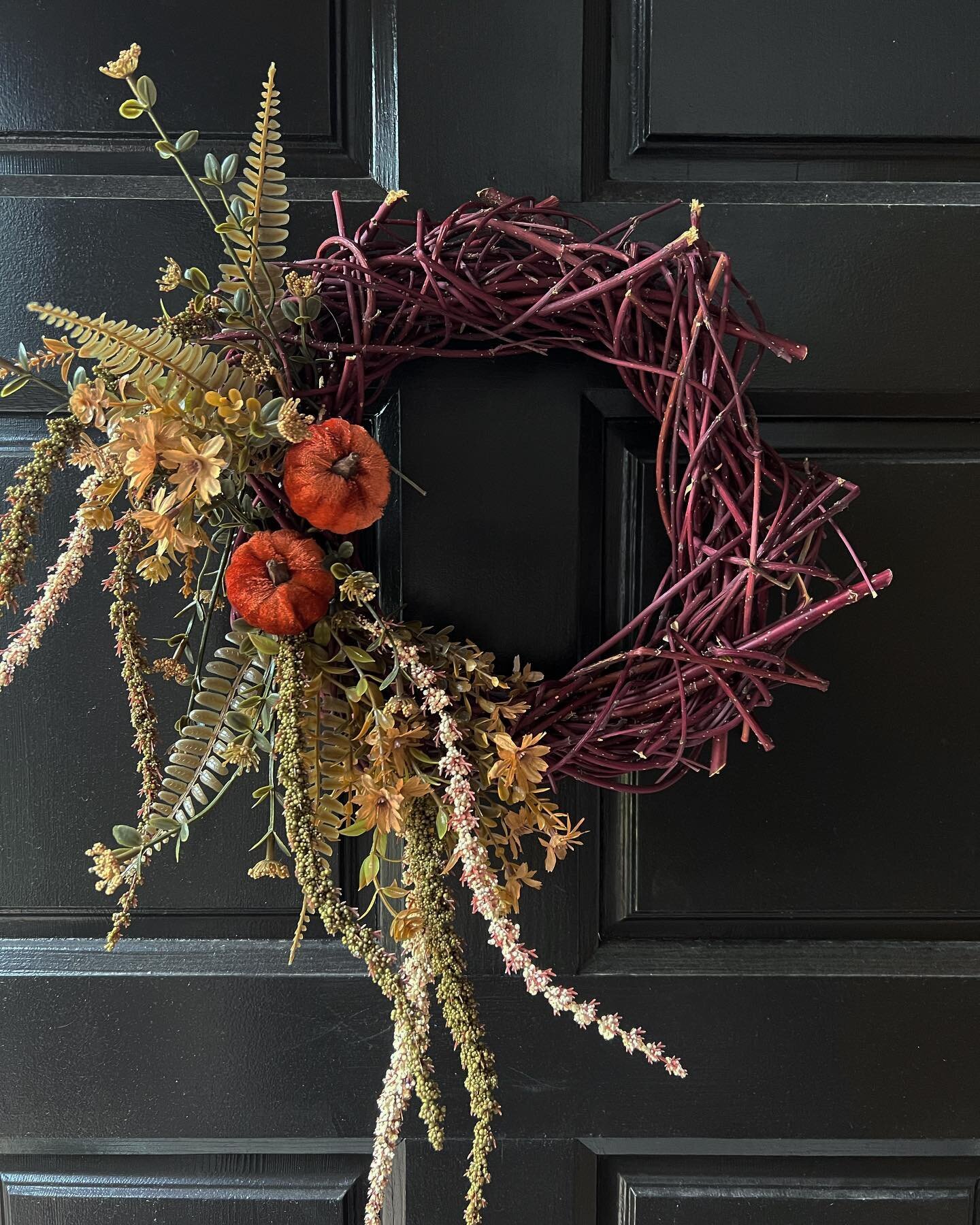 Have you heard of Buy Nothing groups? I joined my local one earlier this year and scooped up some free wreaths a neighbor was ready to pass on! I took this little treasure and added some @dollartree stems to it for a new fall wreath. I love when you 