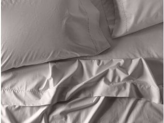 sateen_sheetset_fog500_bedoverhead_f17.jpg